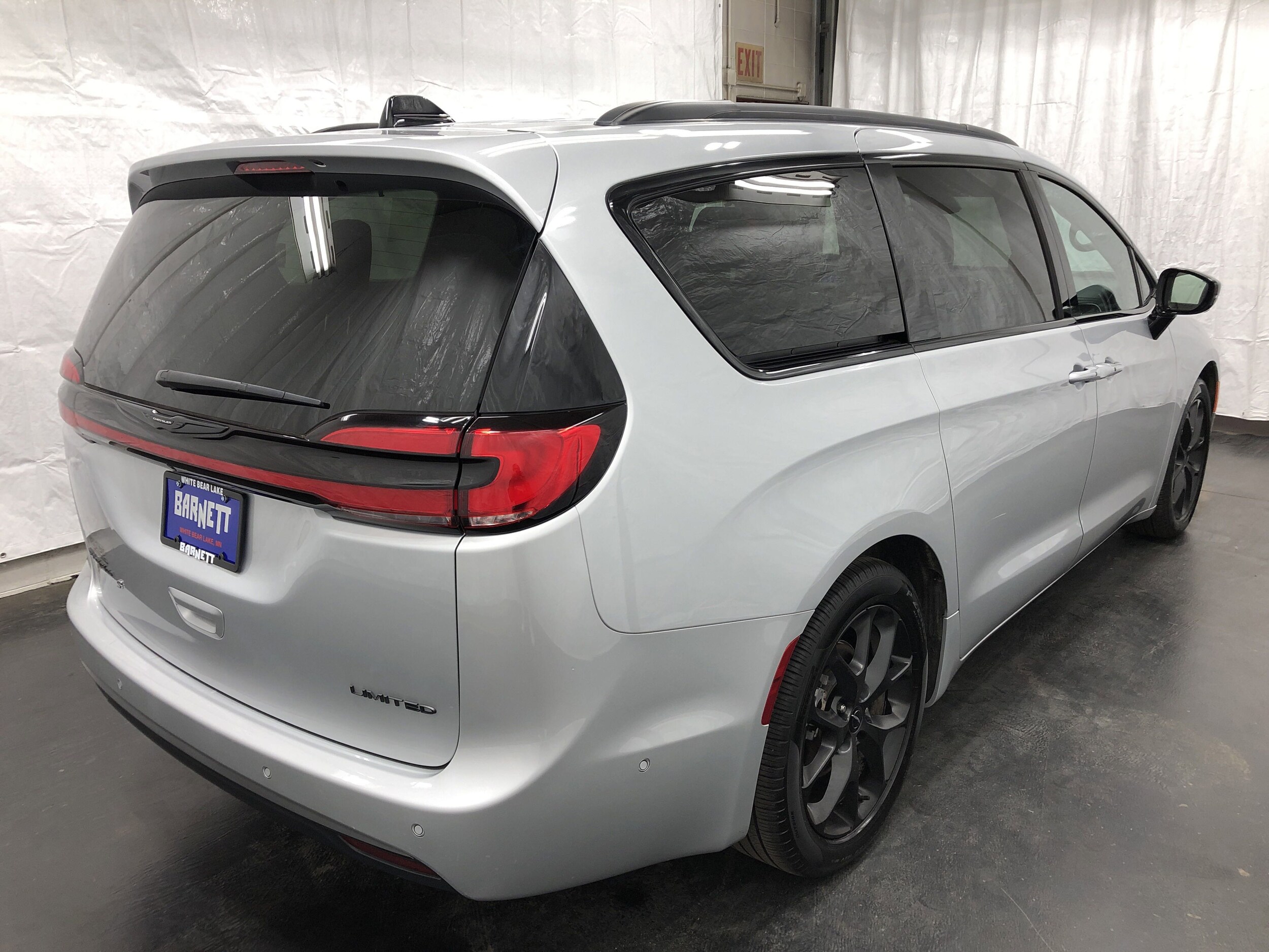 2024 Chrysler Pacifica Limited photo 3