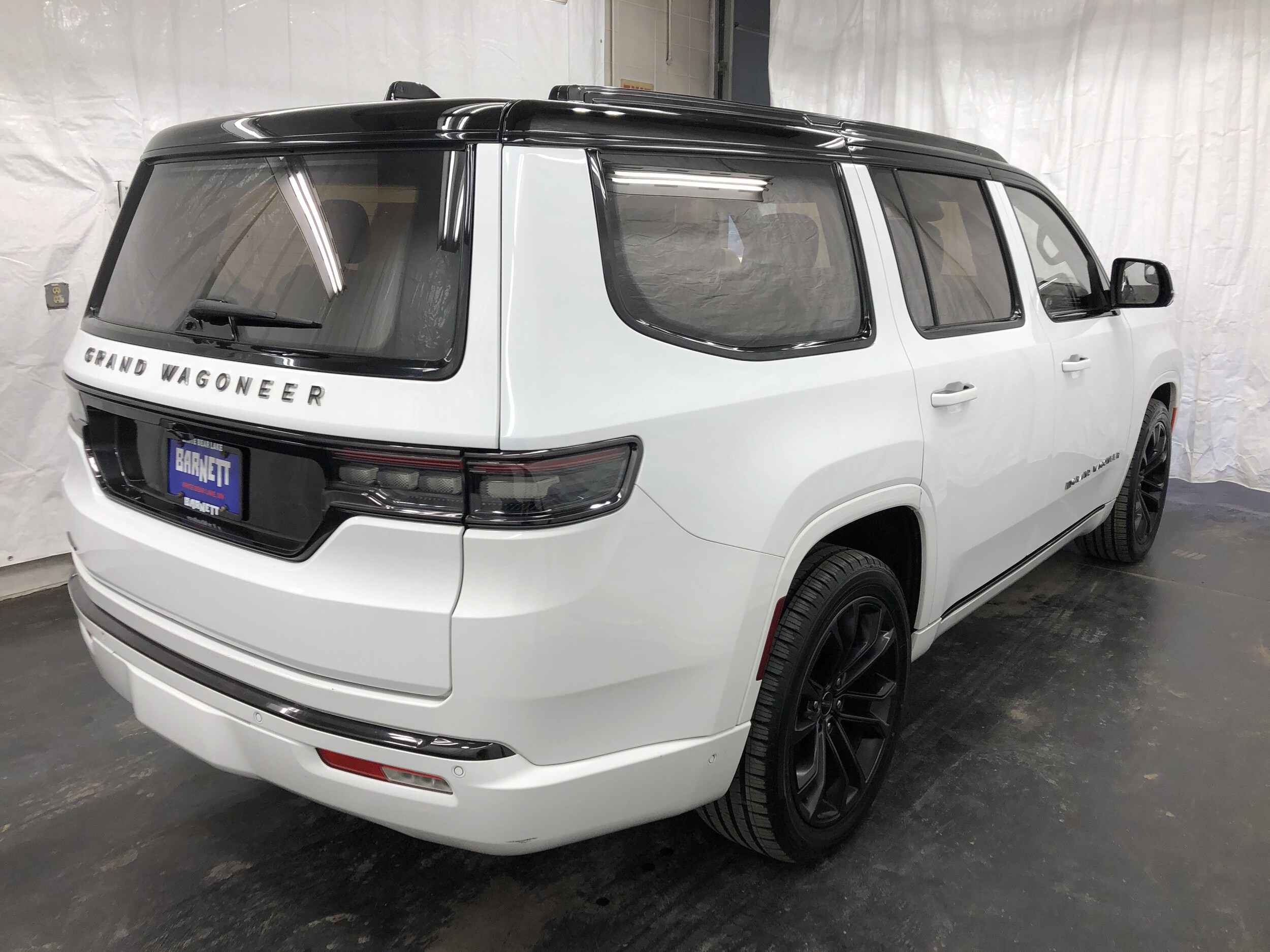 2022 Jeep Grand Wagoneer II Obsidian photo 2