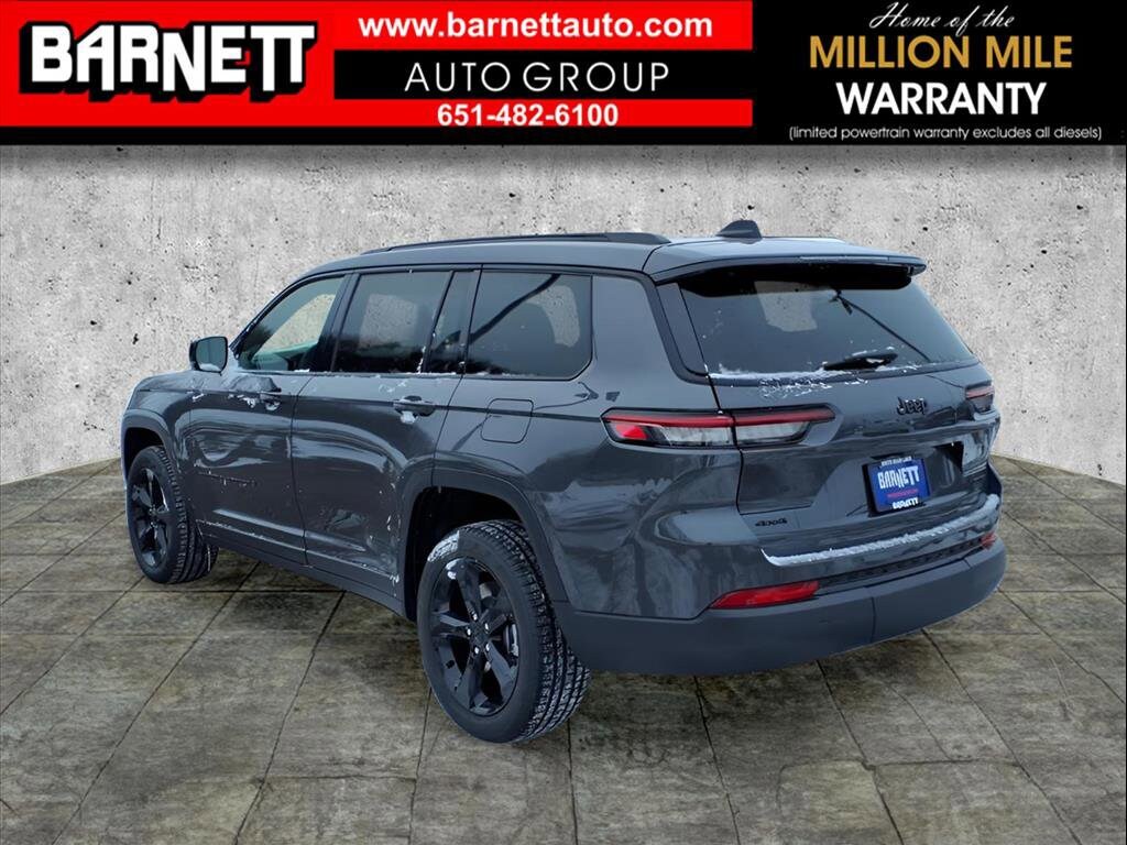 2025 Jeep Grand Cherokee Limited photo 3