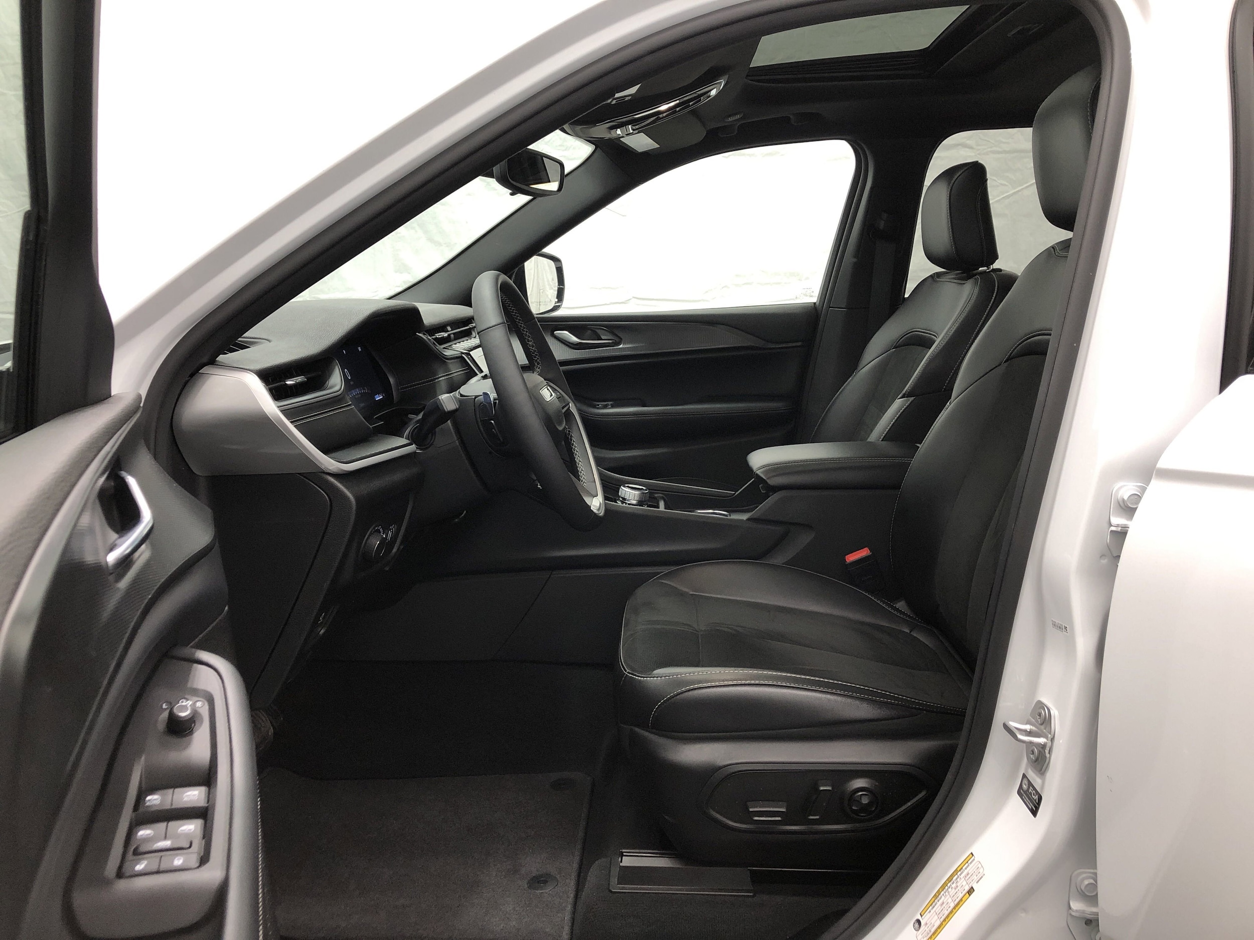 2024 Jeep Grand Cherokee Altitude - Photo 9