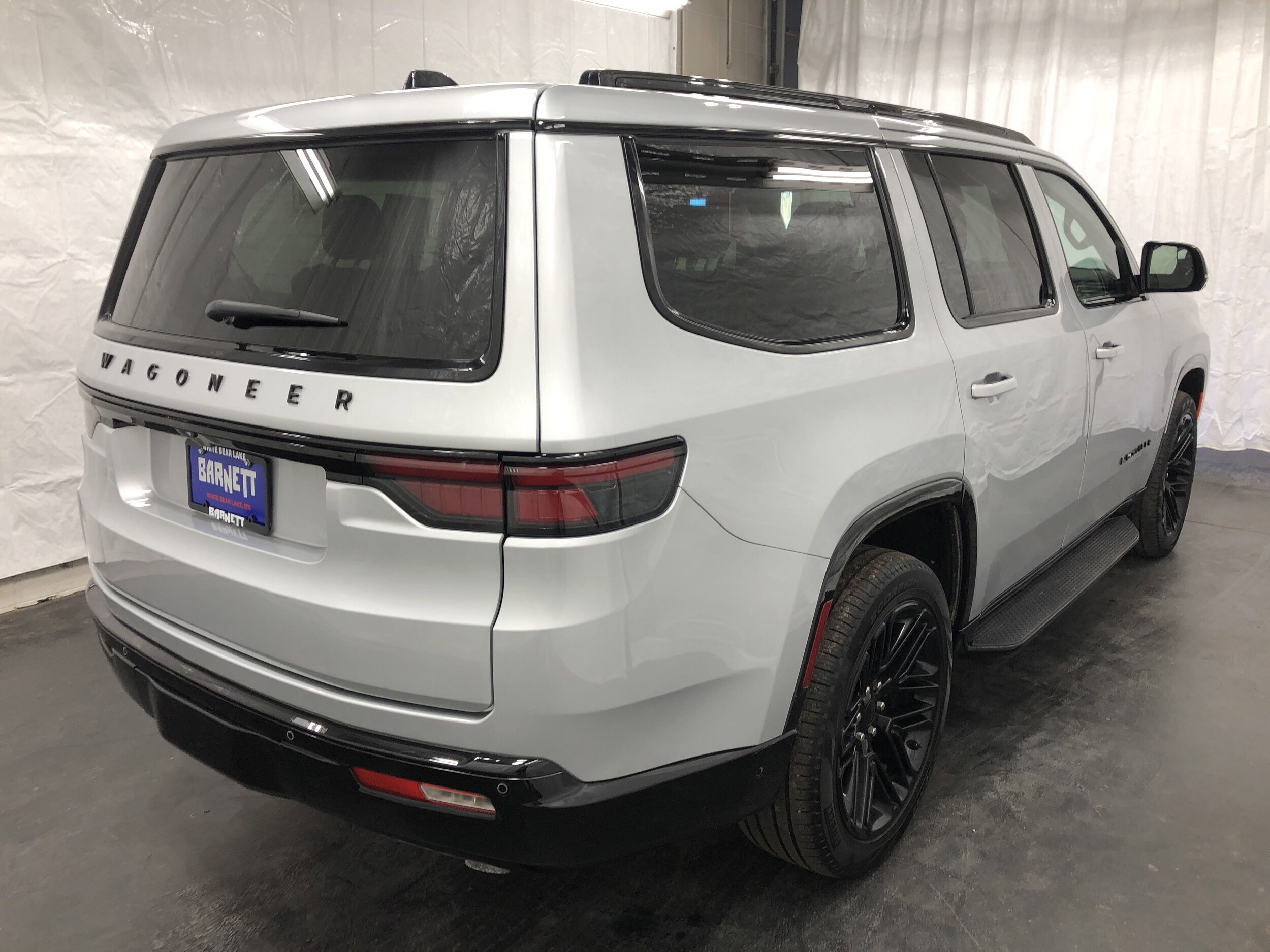 2024 Jeep Wagoneer Series II Carbide photo 3