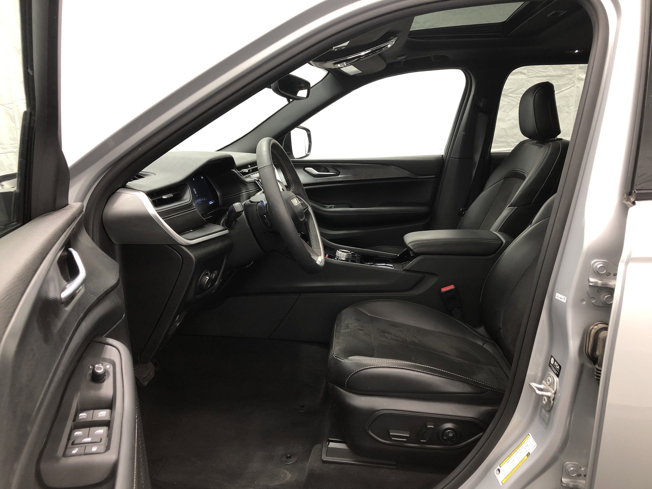 2023 Jeep Grand Cherokee Altitude - Photo 9
