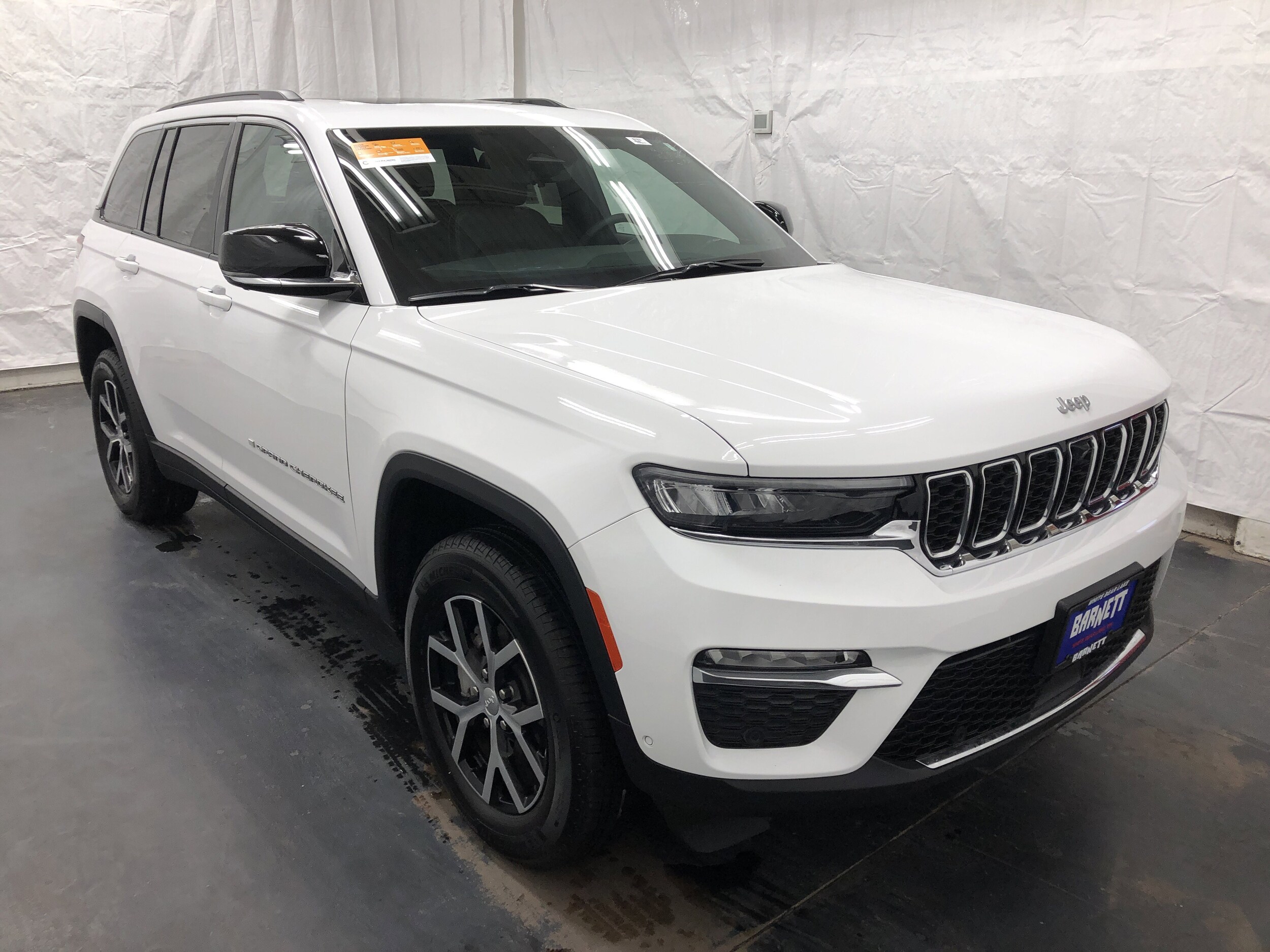 2024 Jeep Grand Cherokee Limited photo 2