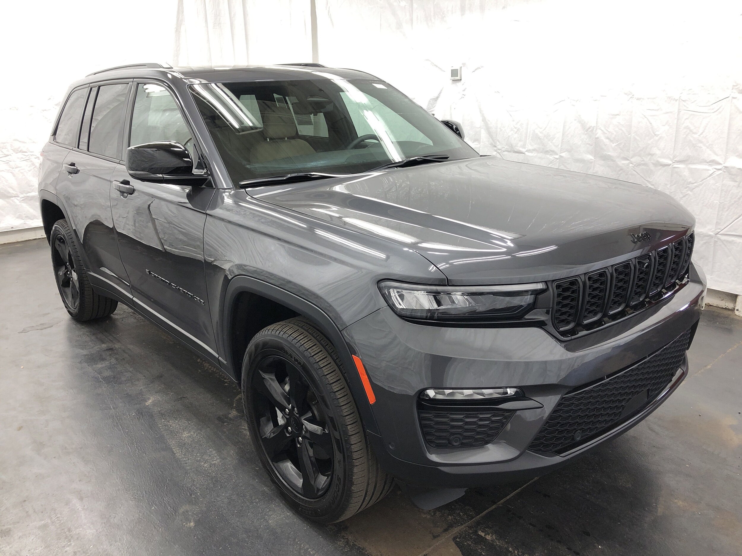 2024 Jeep Grand Cherokee Limited photo 2