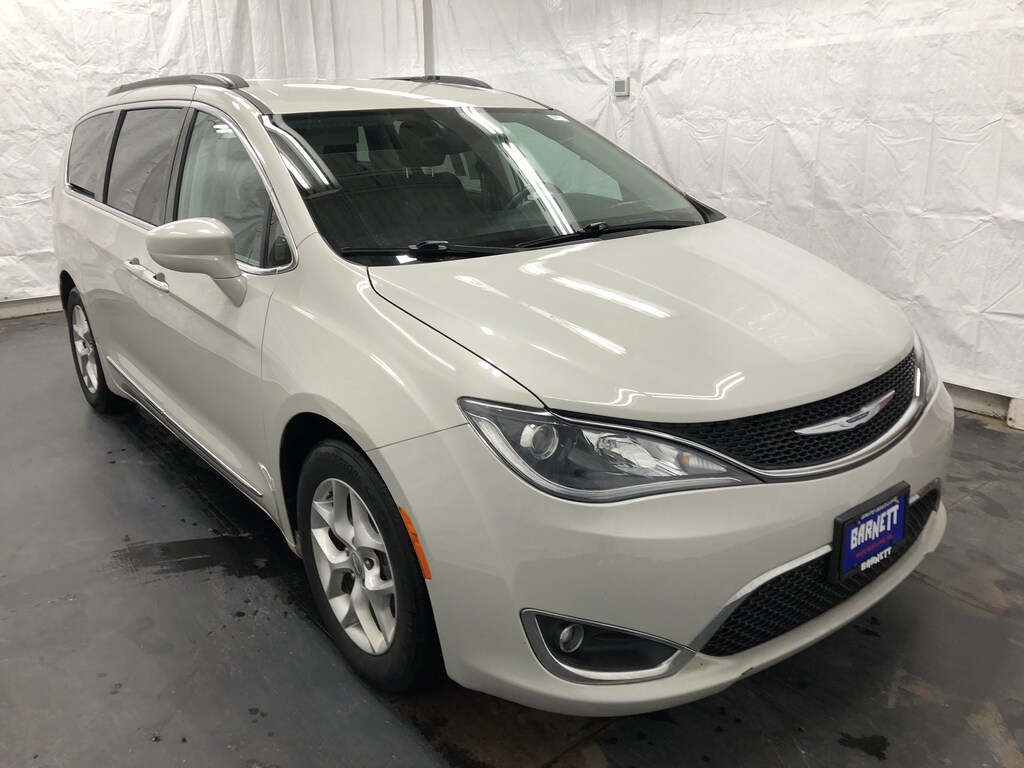 Used 2017 Chrysler Pacifica Touring-L Van