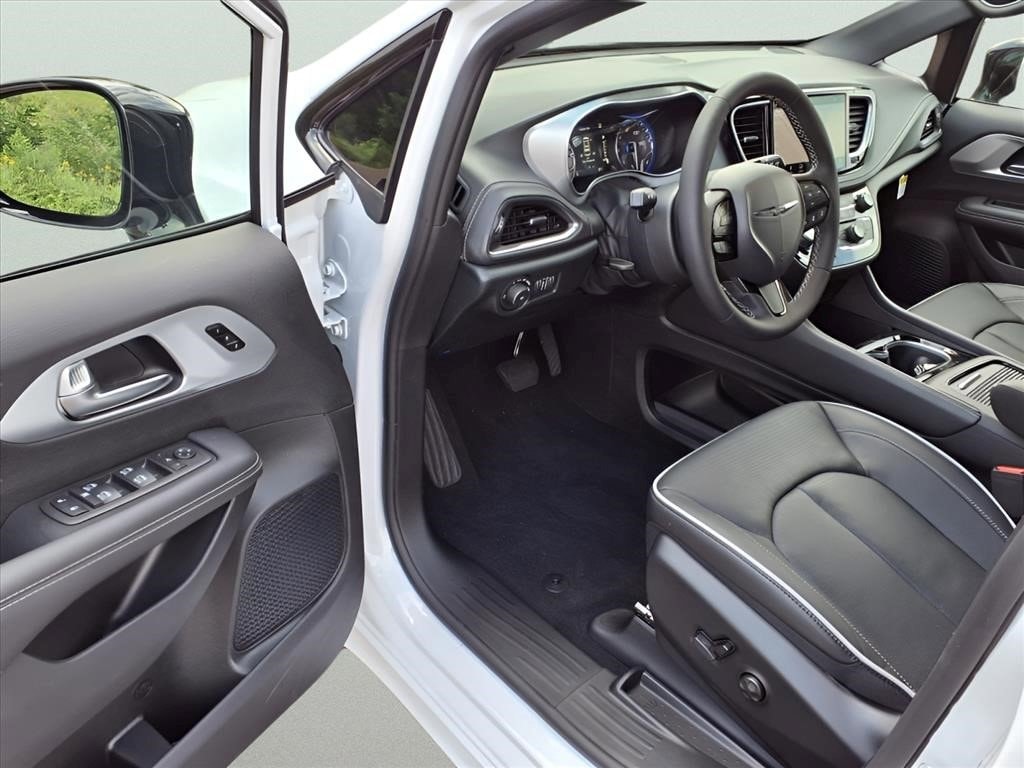 2026 Chrysler Pacifica Limited - Photo 7
