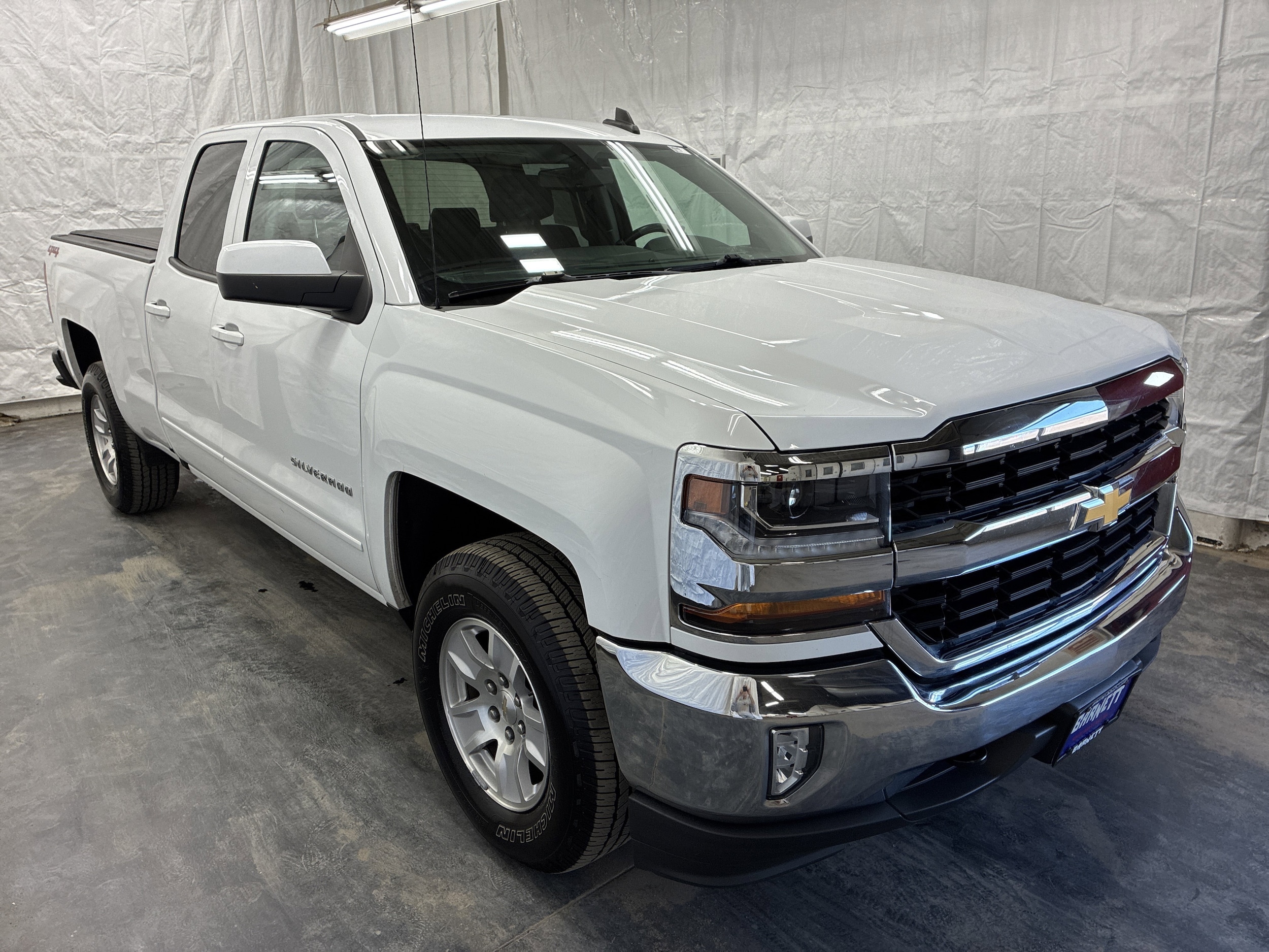 Used 2018 Chevrolet Silverado 1500 LT with VIN 2GCVKREC7J1102778 for sale in White Bear Lake, Minnesota