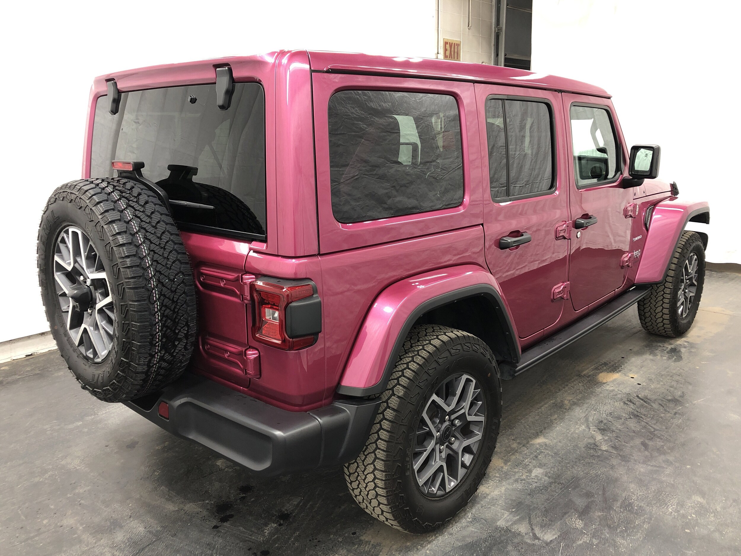 2024 Jeep Wrangler Sahara photo 3