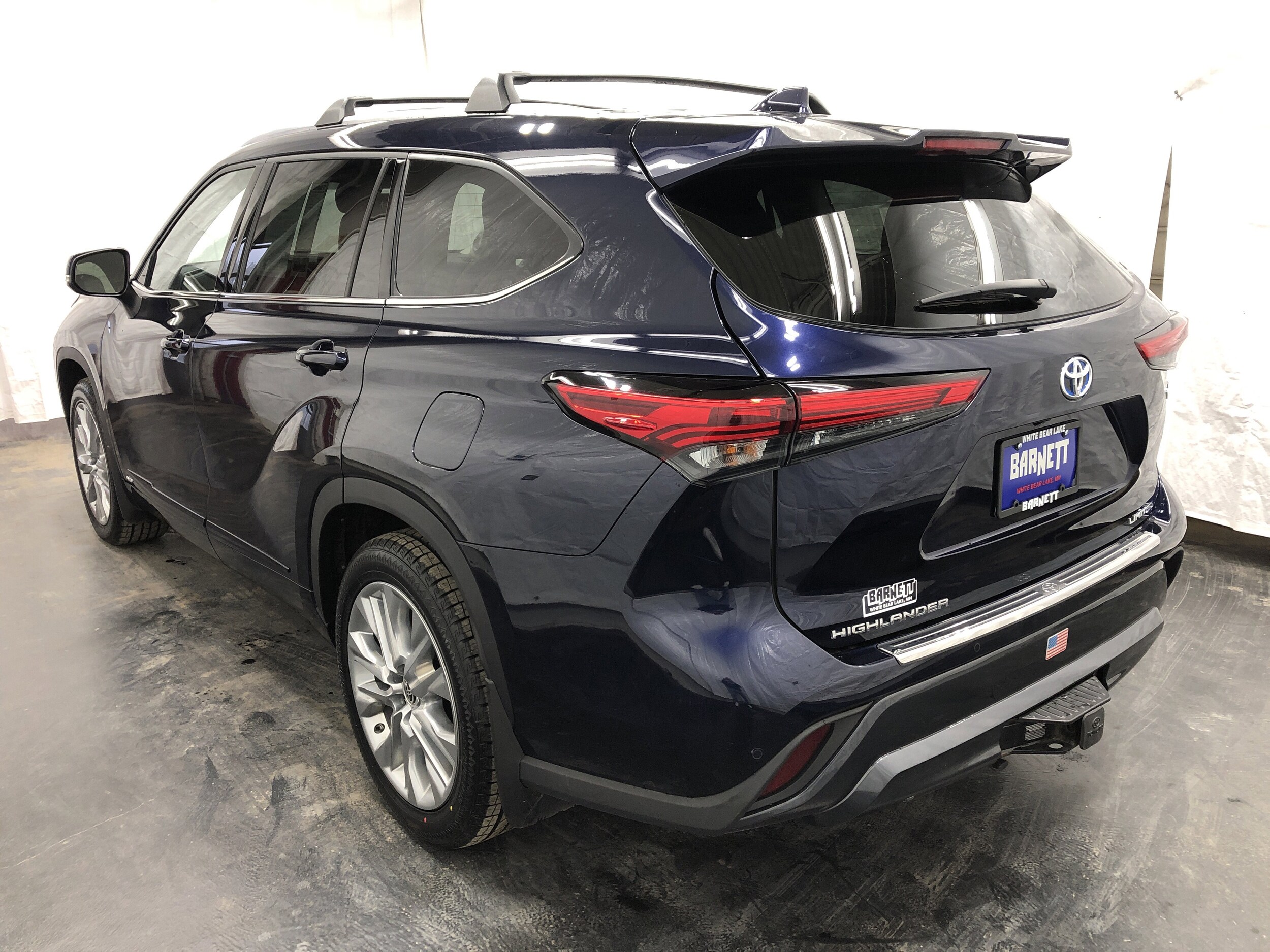 2022 Toyota Highlander Hybrid Limited photo 3