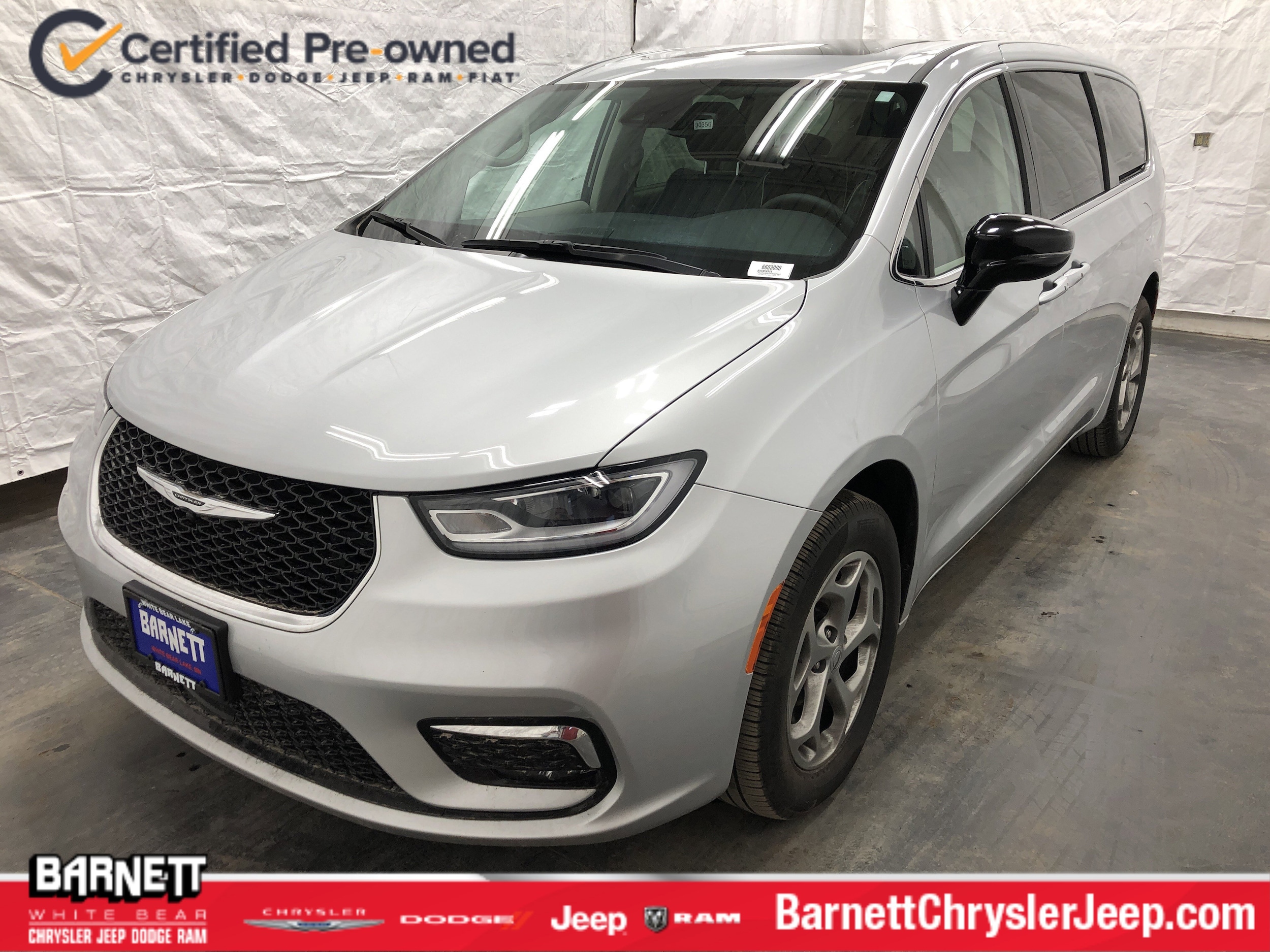 2024 Chrysler Pacifica Limited AWD's photo