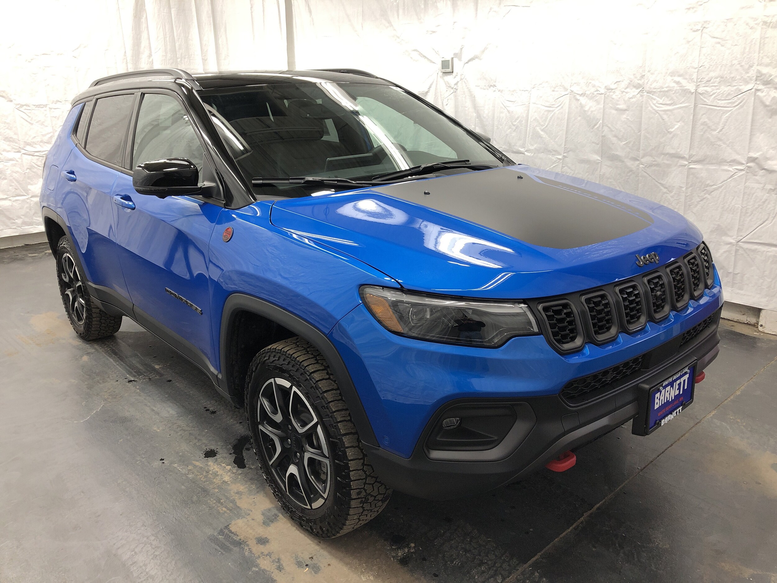 2024 Jeep Compass Trailhawk photo 2