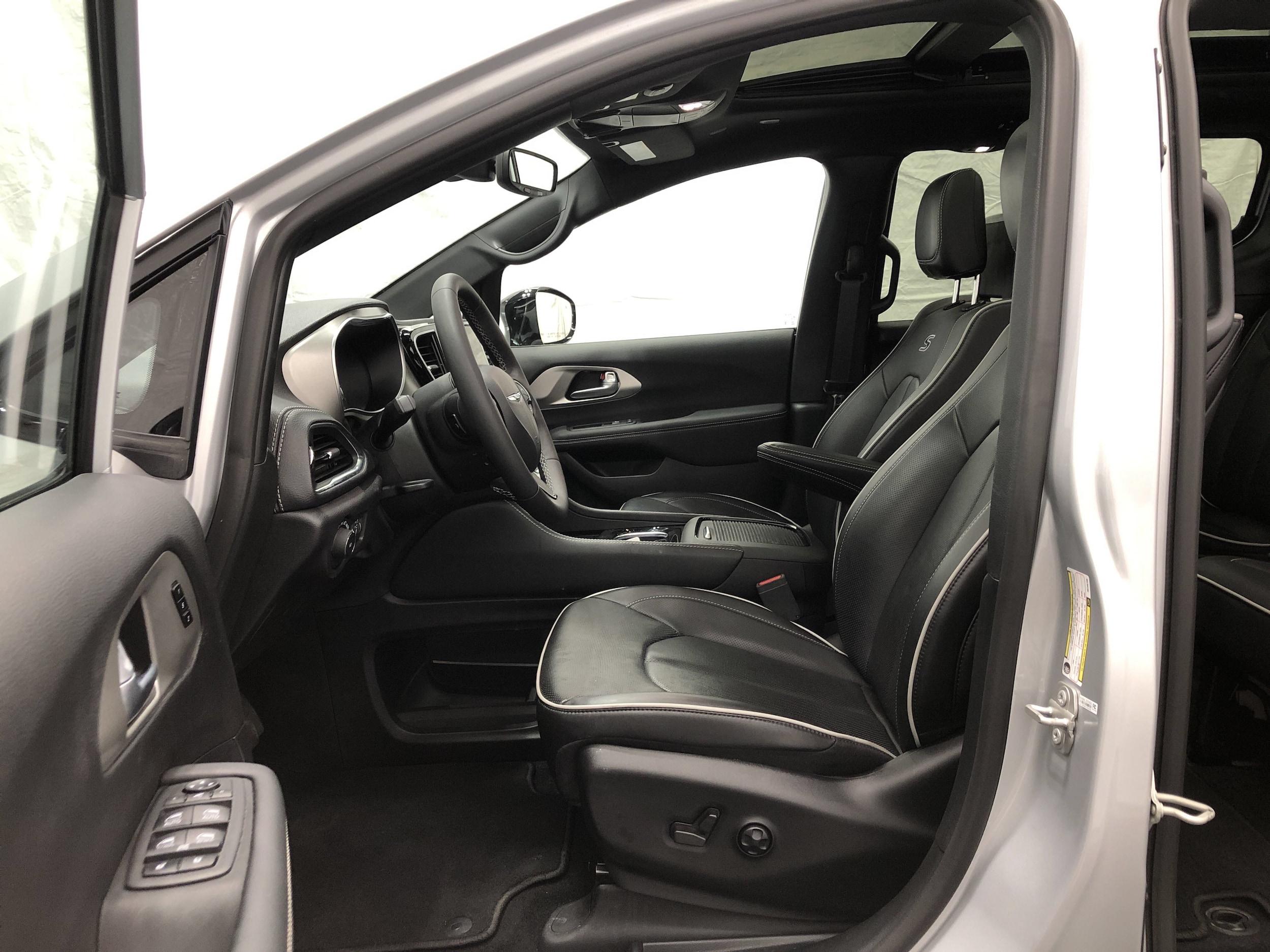 2024 Chrysler Pacifica Limited - Photo 10