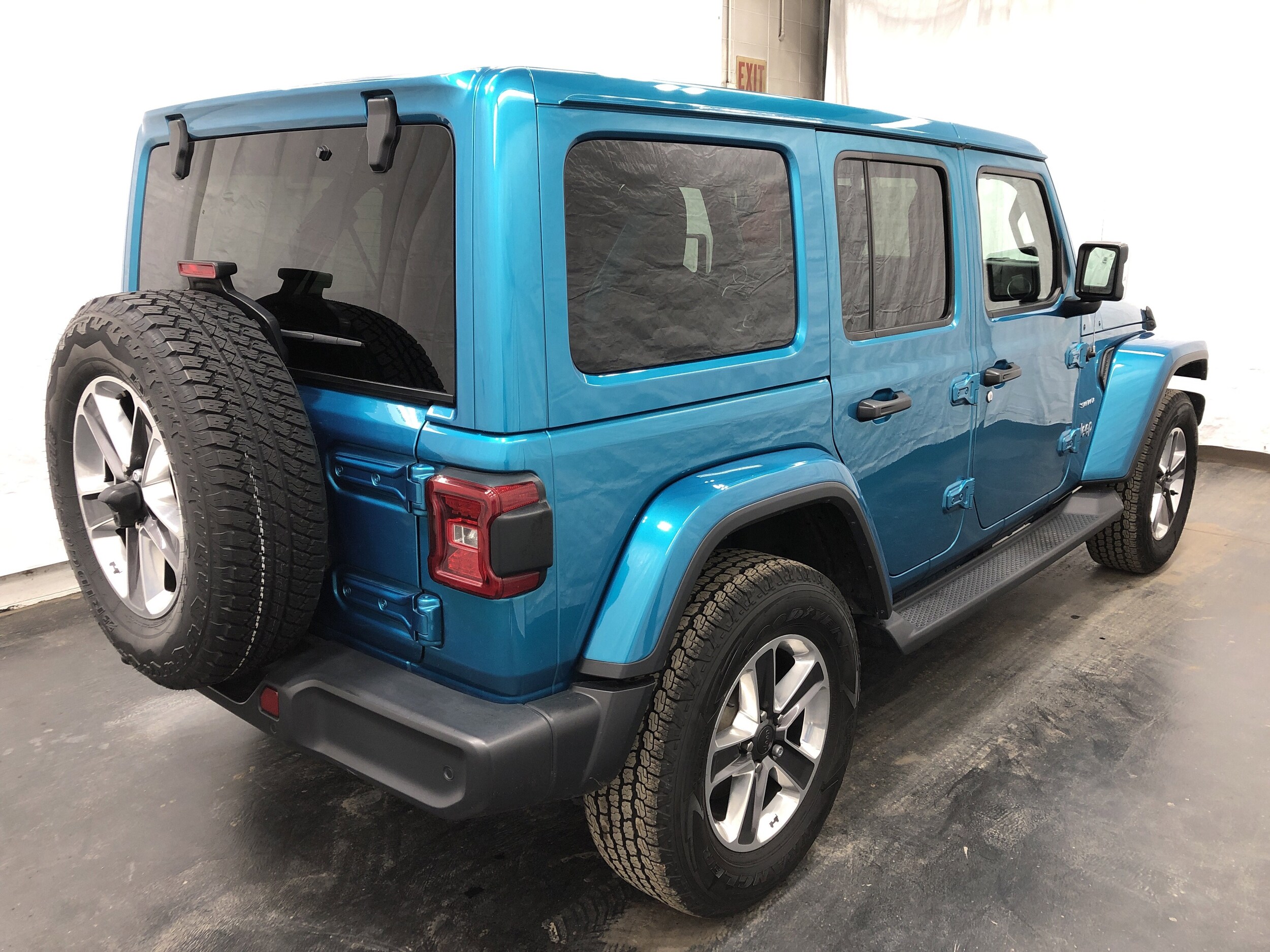 2020 Jeep Wrangler Unlimited Sahara photo 3