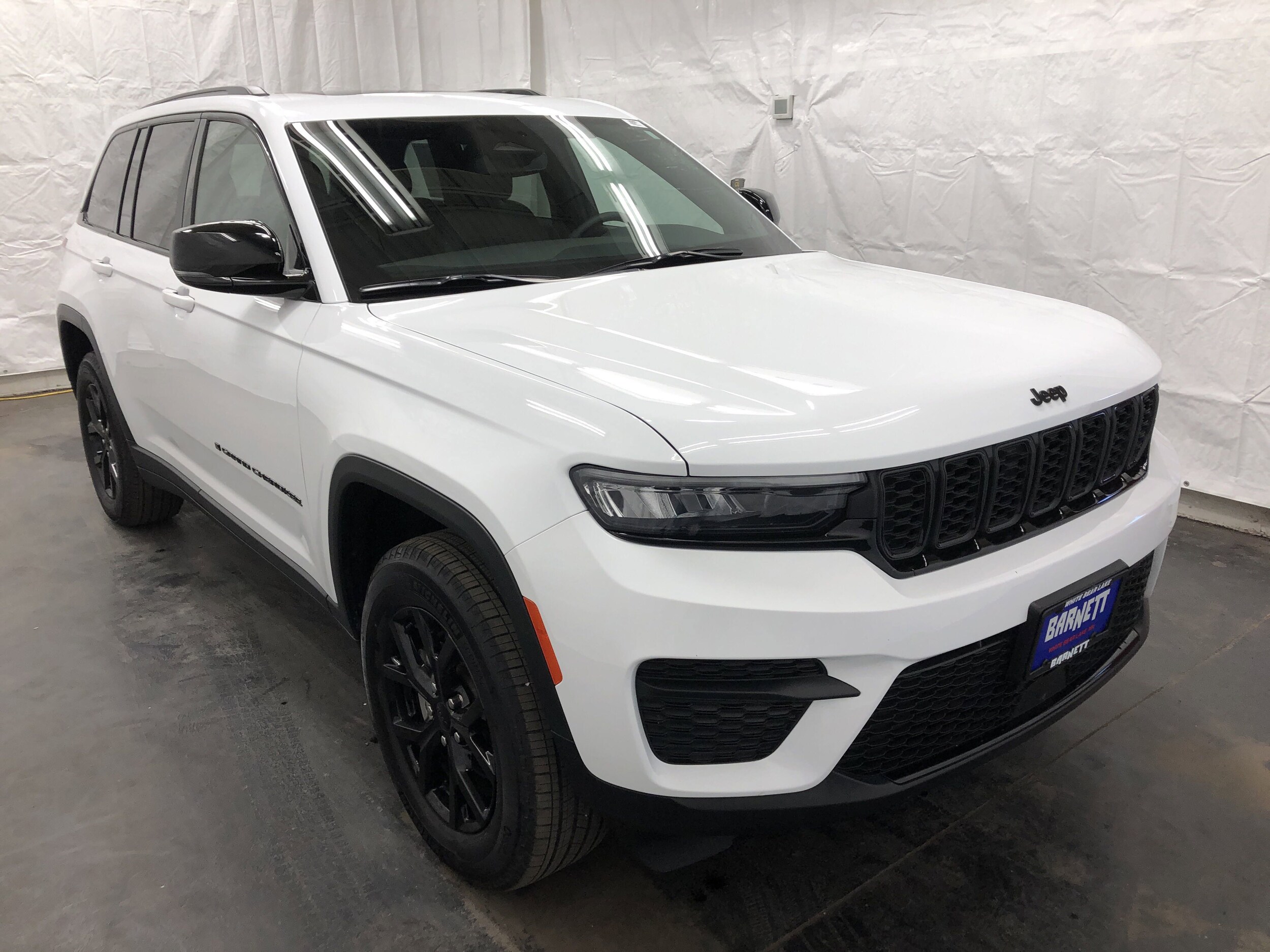 2024 Jeep Grand Cherokee Altitude X photo 2