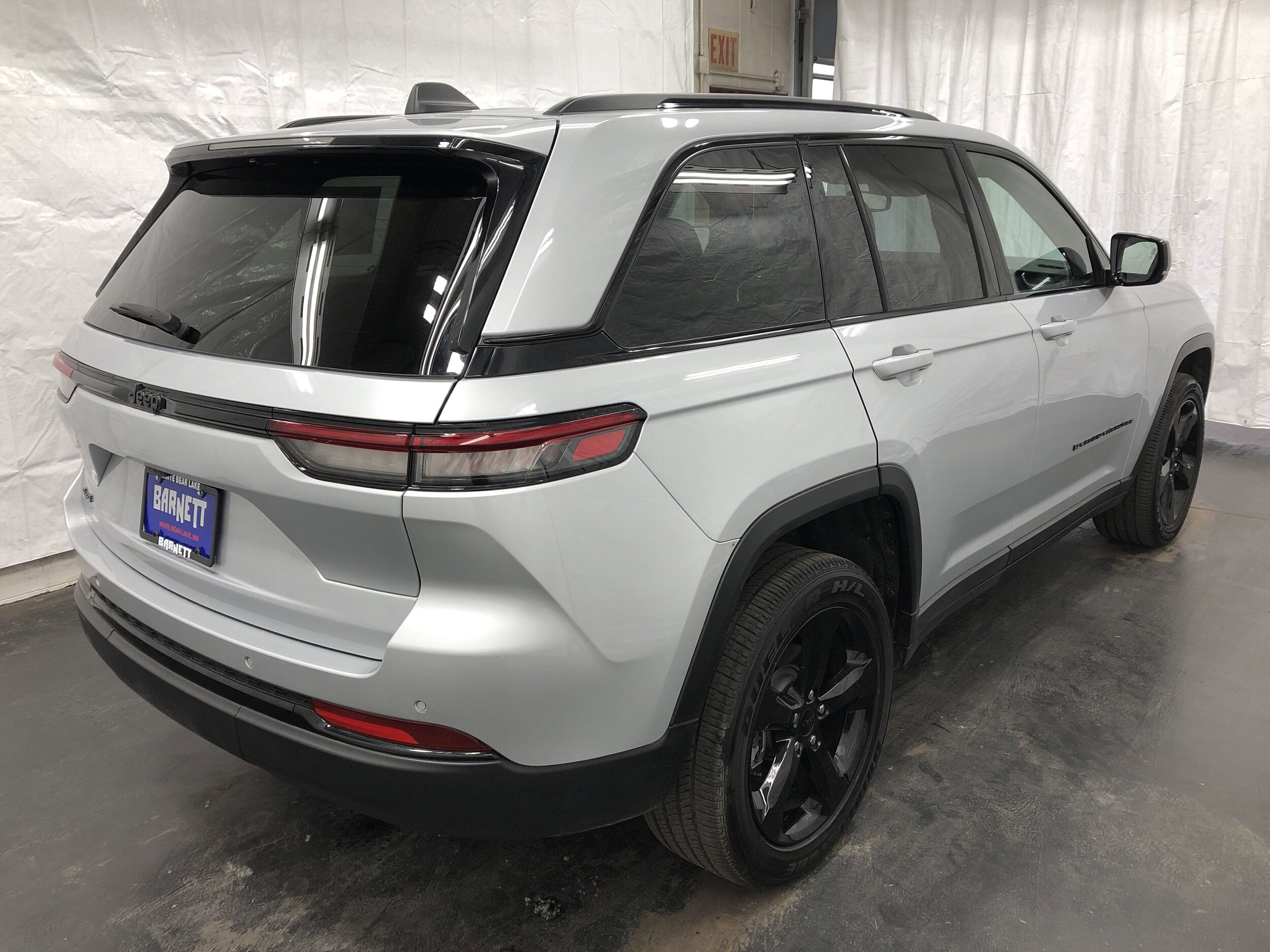 2023 Jeep Grand Cherokee Altitude photo 2