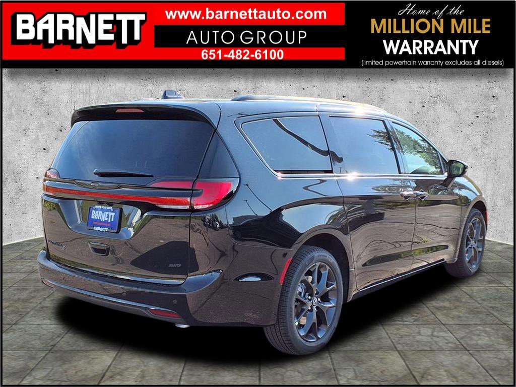 New 2026 Chrysler Pacifica SELECT AWD Passenger Van