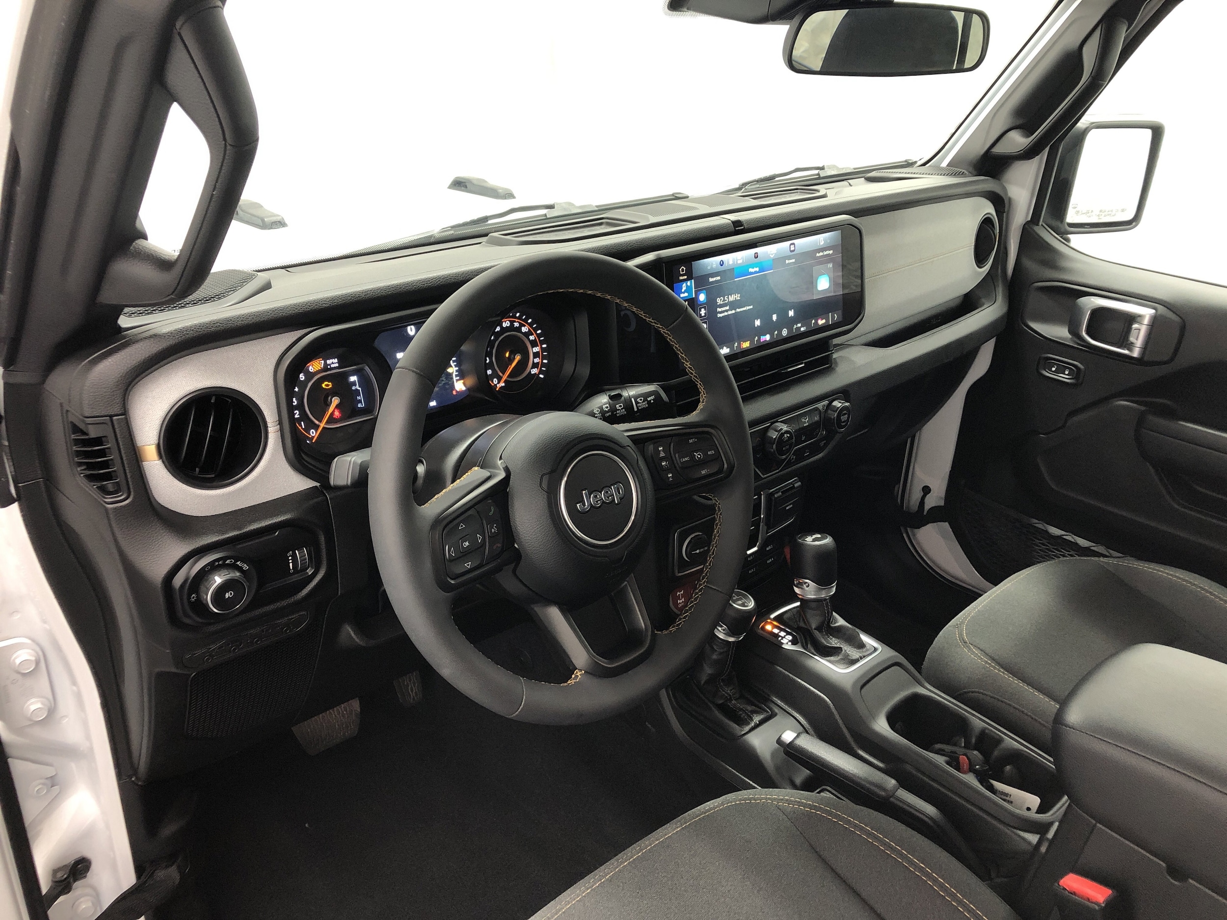 2024 Jeep Wrangler 4-Door Willys - Photo 9