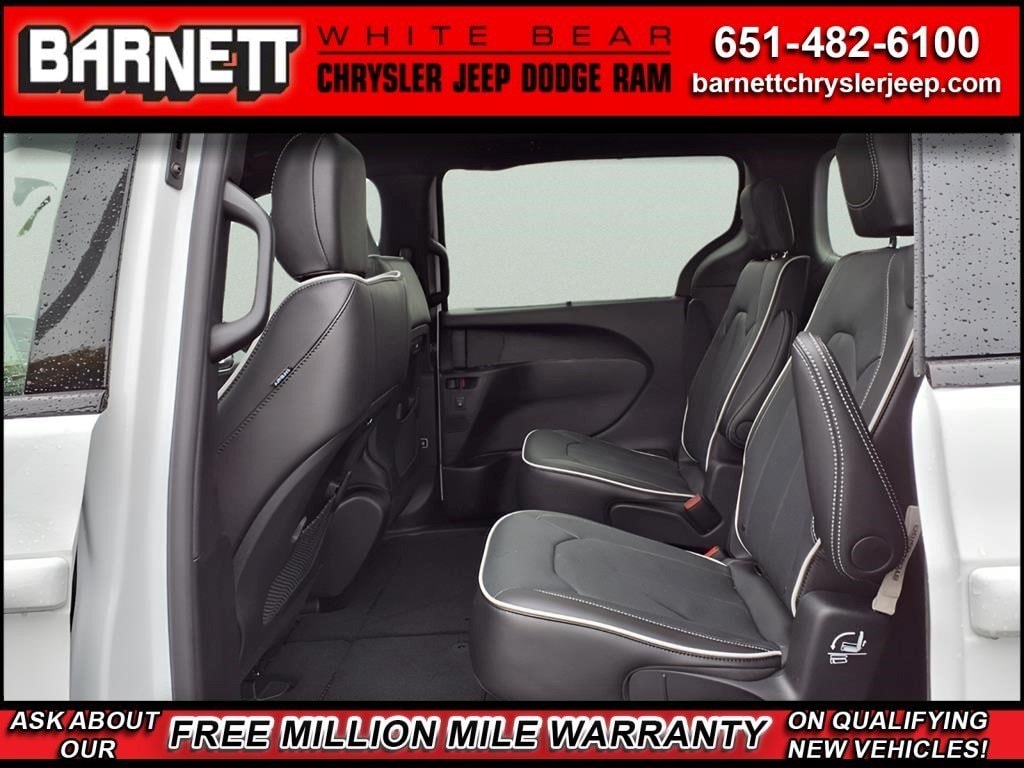 2026 Chrysler Pacifica Limited - Photo 7