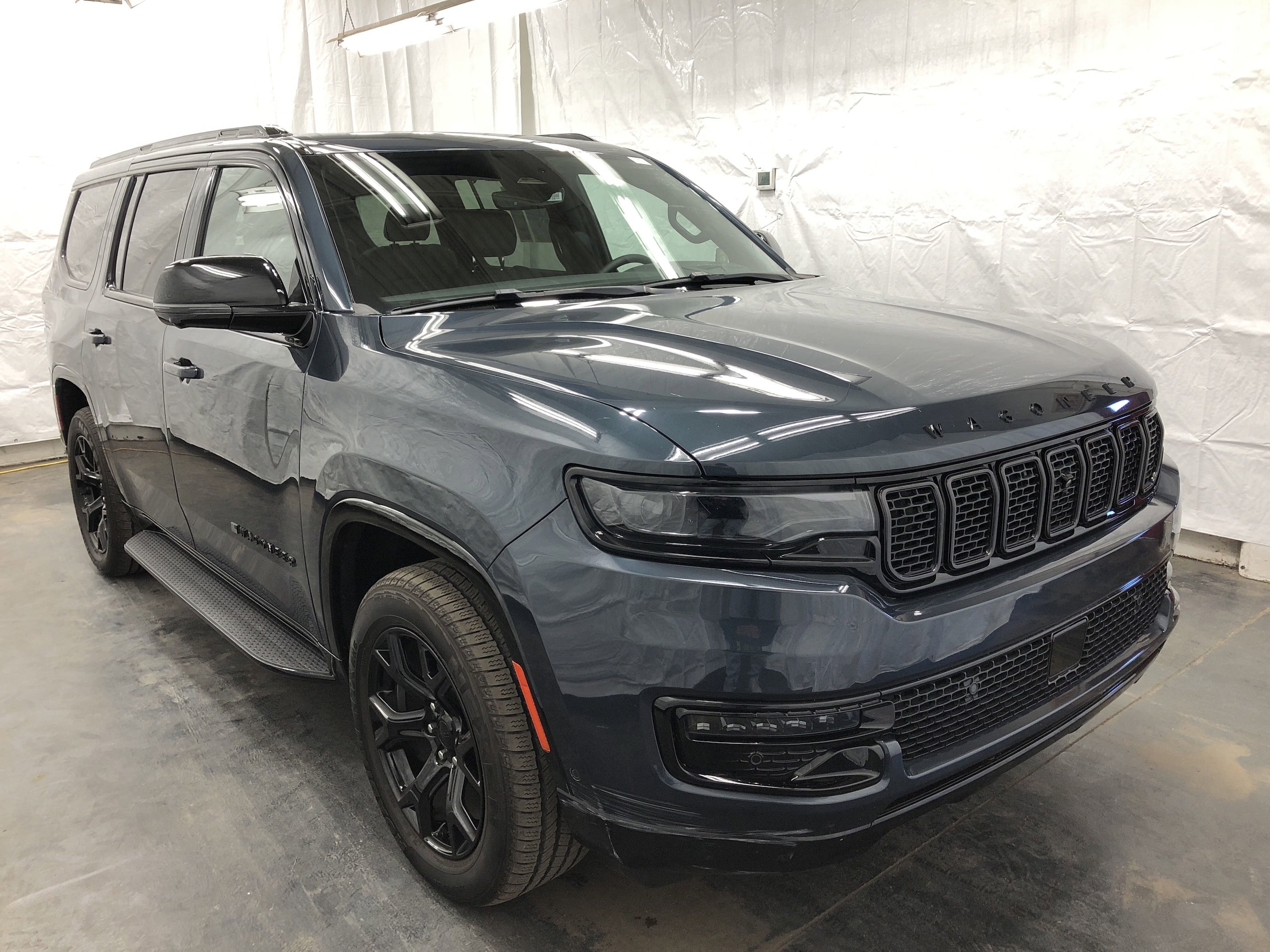 2024 Jeep Wagoneer Series II Carbide photo 2