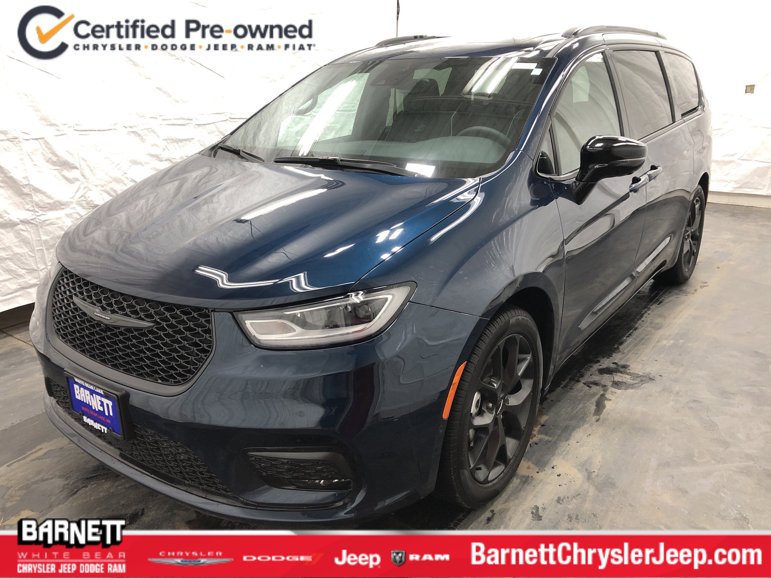 2025 Chrysler Pacifica Limited's photo
