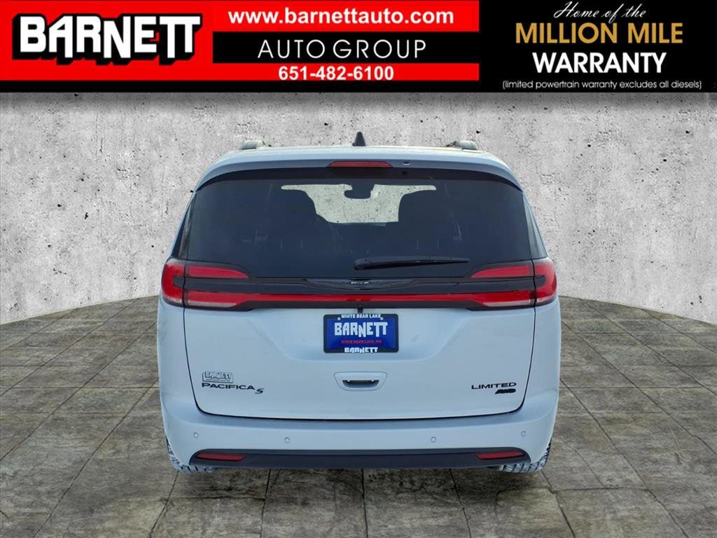 New 2026 Chrysler Pacifica LIMITED AWD Passenger Van