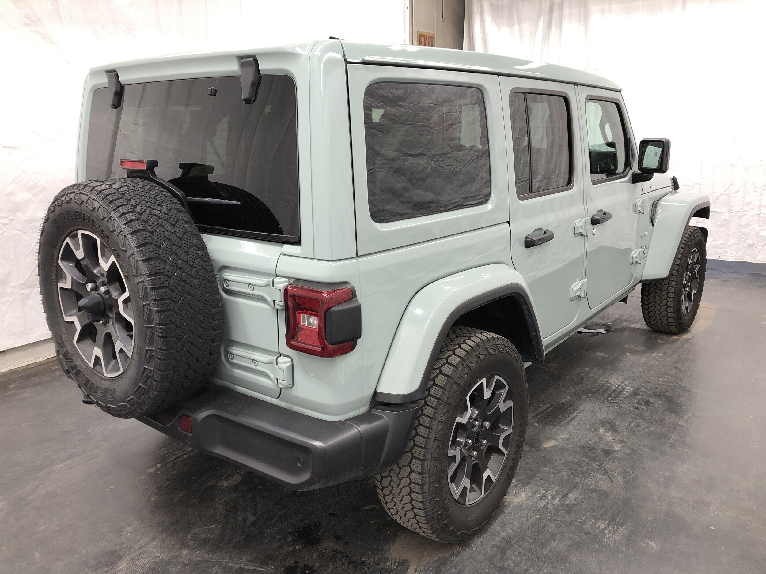 2024 Jeep Wrangler Sahara photo 3