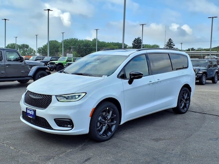 2026 Chrysler Pacifica LIMITED AWD Passenger Van