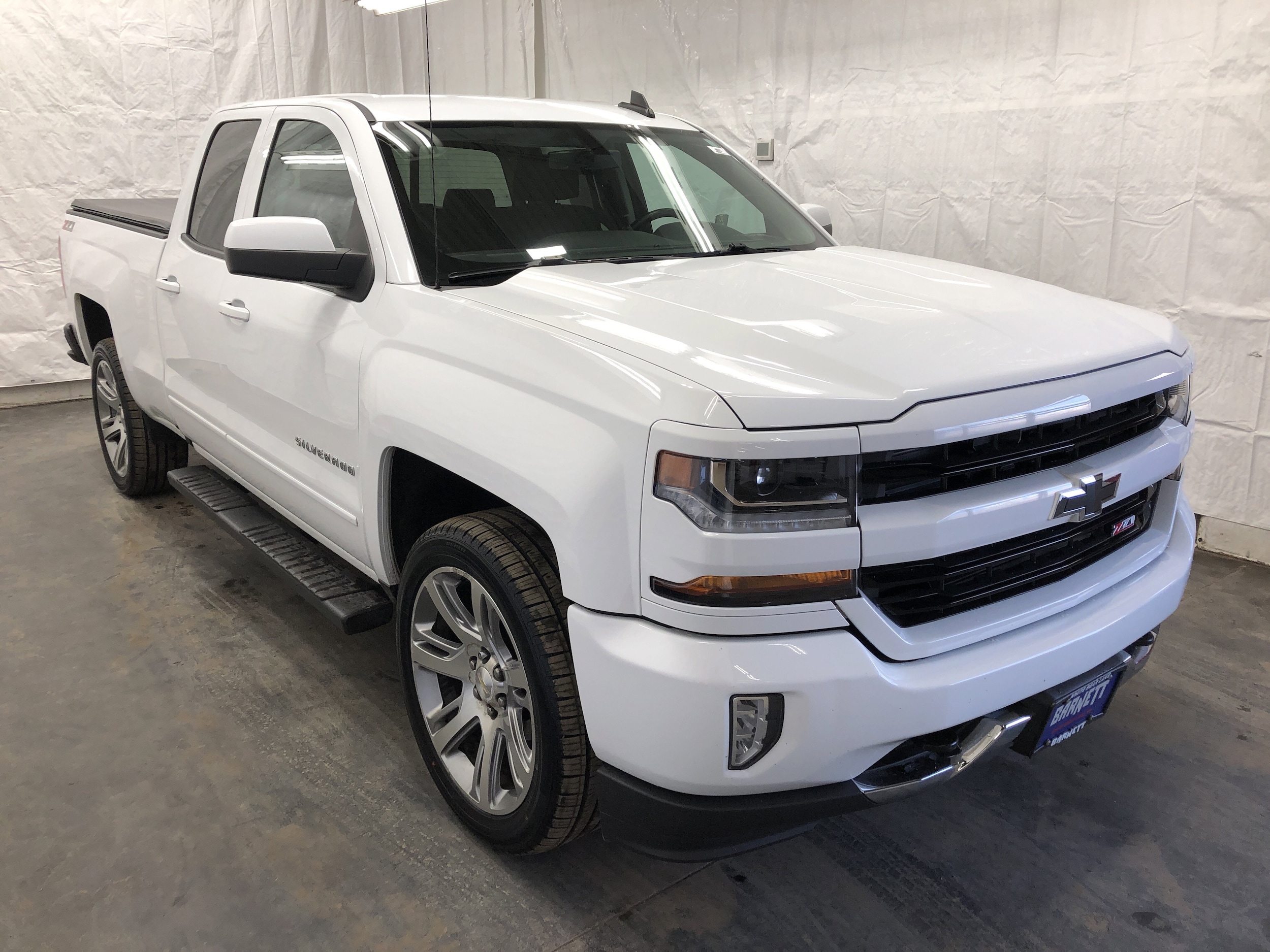 Used 2017 Chevrolet Silverado 1500 LT with VIN 1GCVKREC4HZ351704 for sale in White Bear Lake, Minnesota