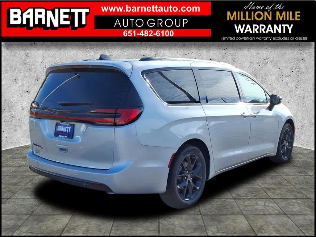 New 2026 Chrysler Pacifica SELECT Passenger Van