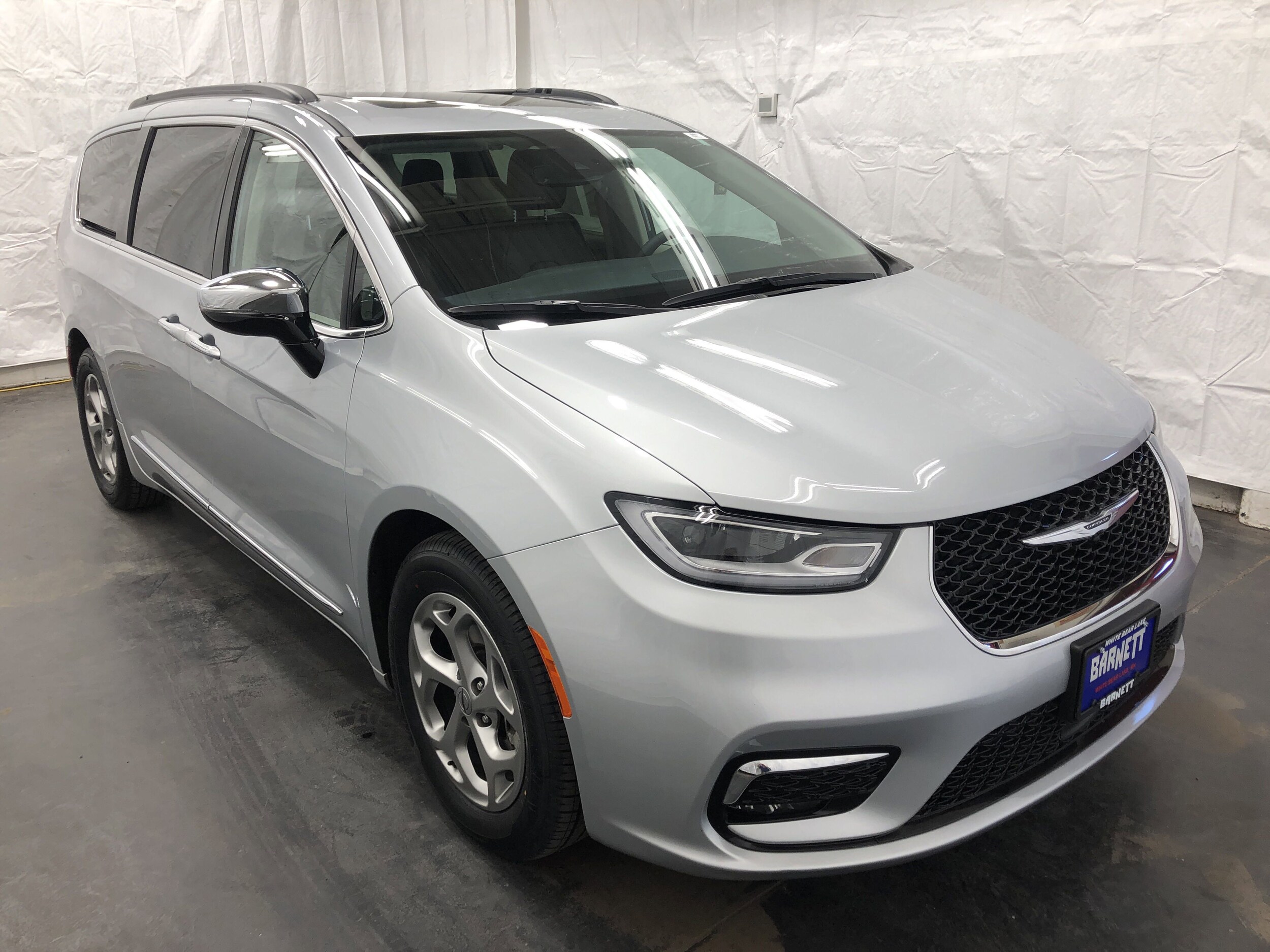 2023 Chrysler Pacifica Limited photo 2