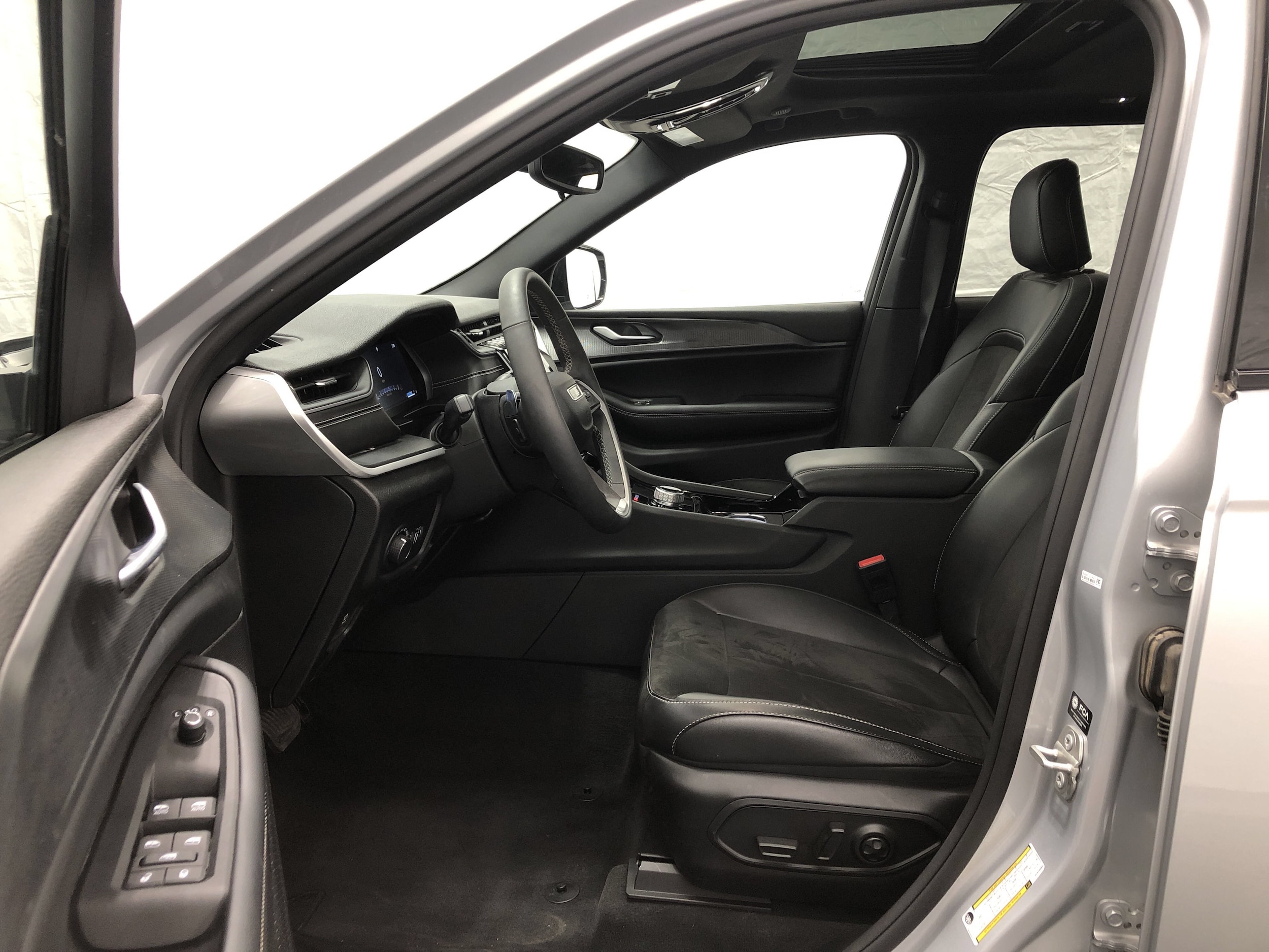 2023 Jeep Grand Cherokee Altitude - Photo 9