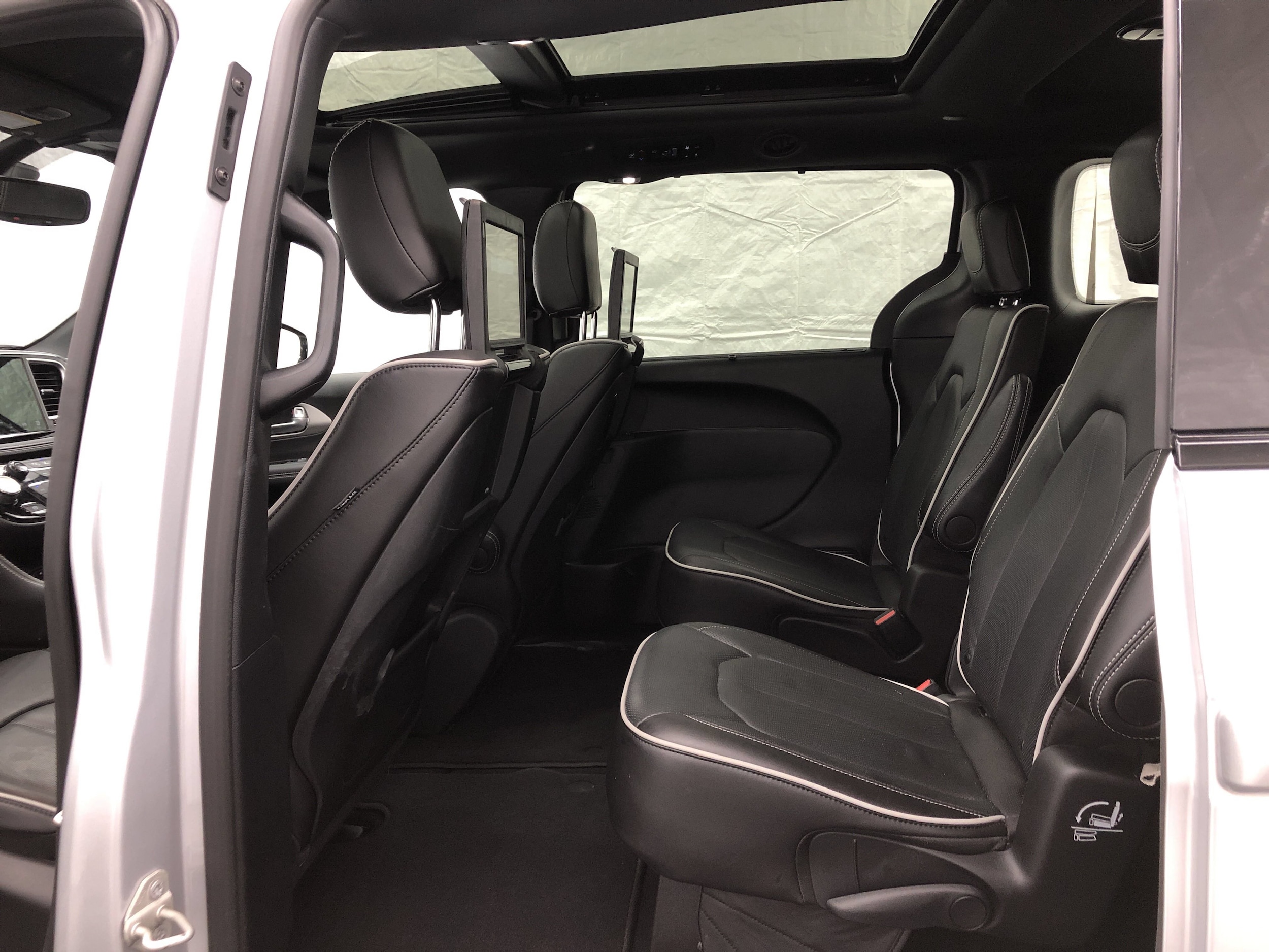 2024 Chrysler Pacifica Limited - Photo 9