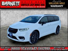 2026 Chrysler Pacifica SELECT AWD Passenger Van