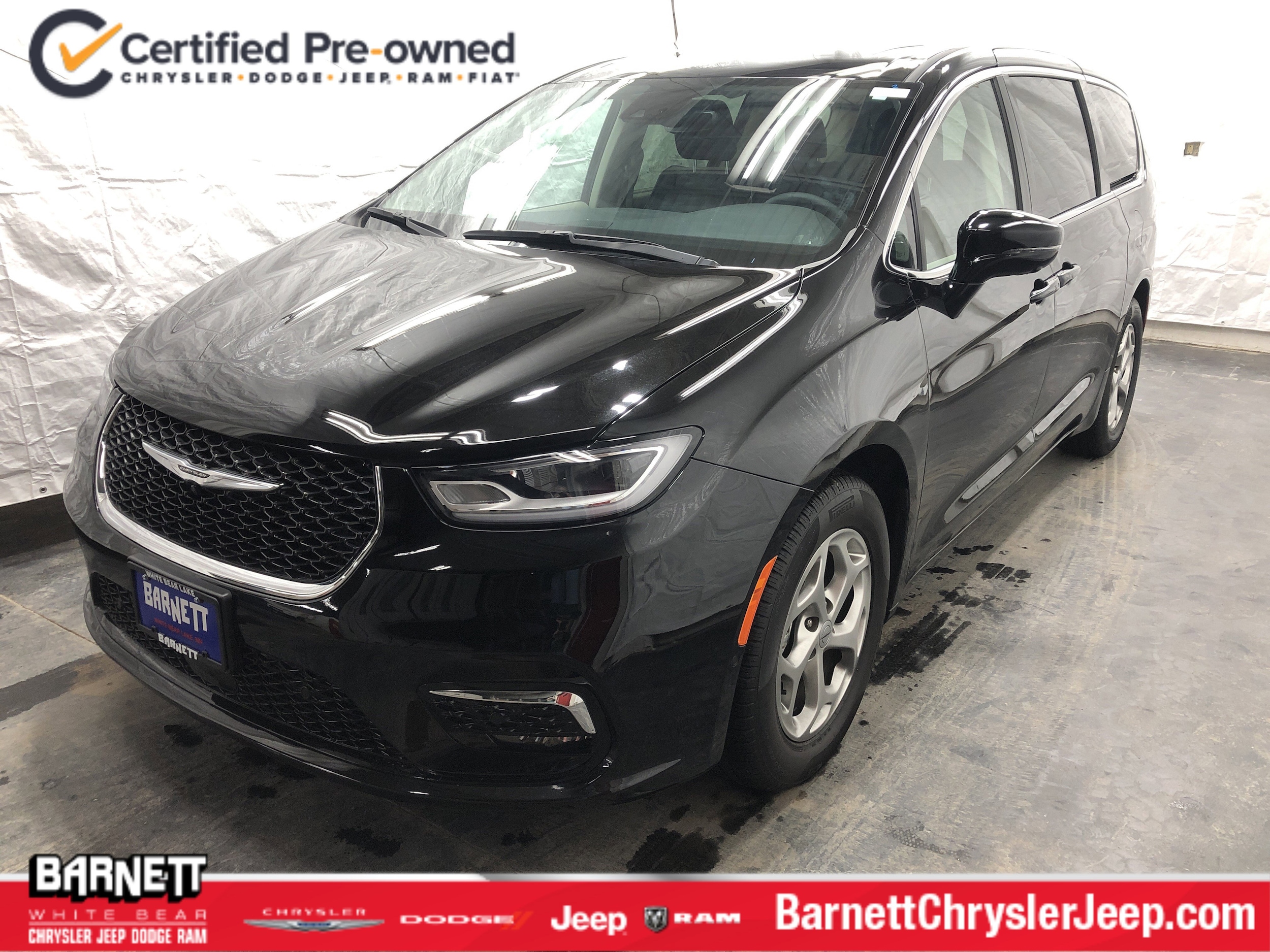 2024 Chrysler Pacifica Limited's photo