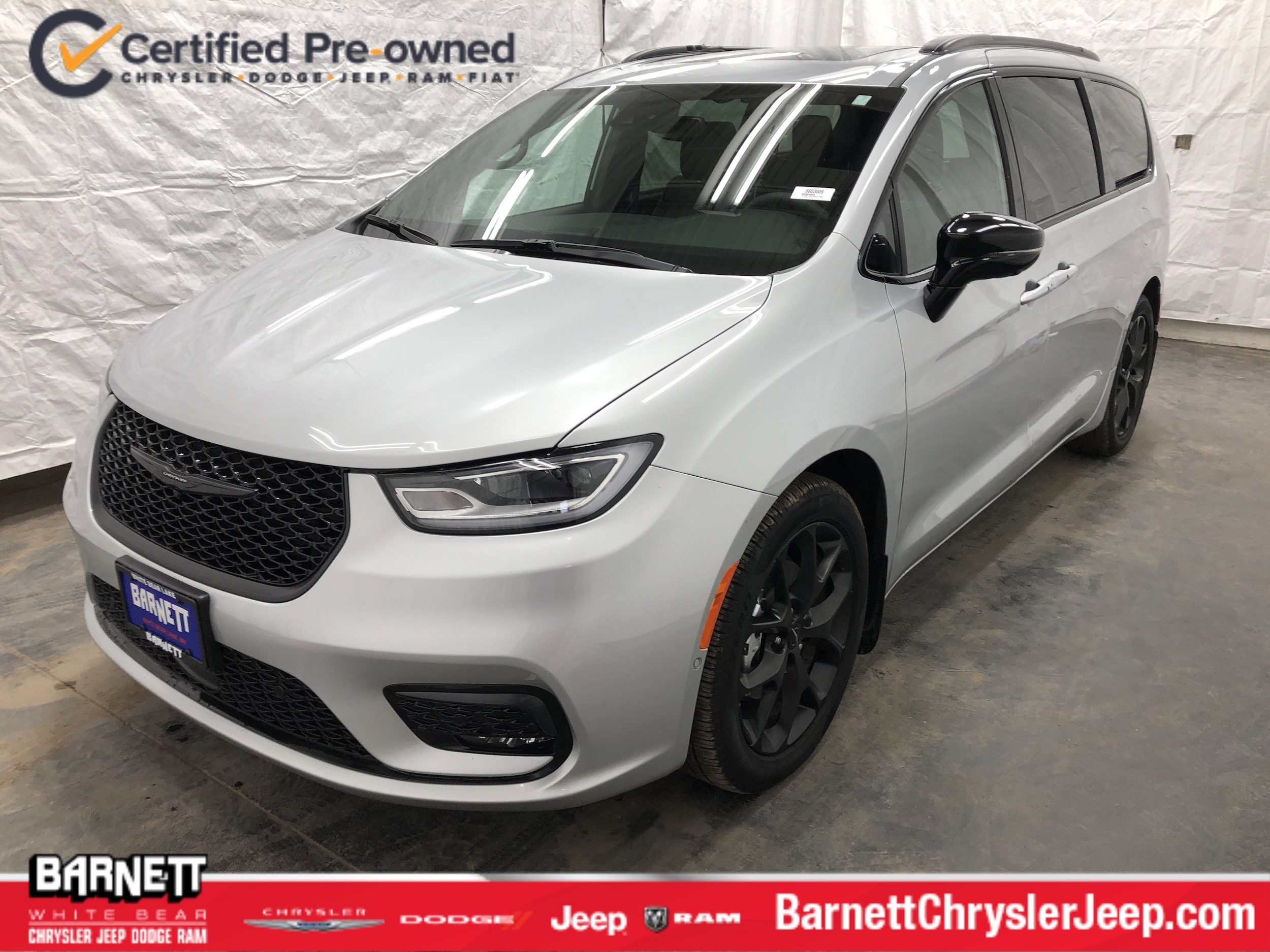 2024 Chrysler Pacifica Limited's photo
