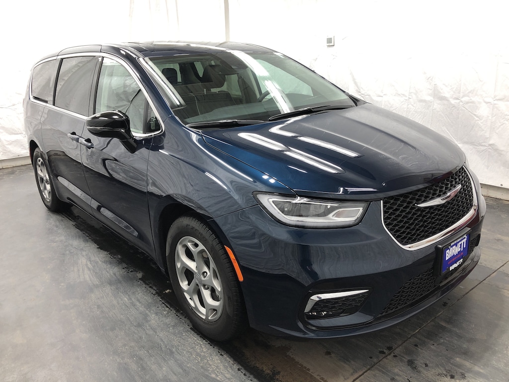 Used 2024 Chrysler Pacifica Limited Van Passenger Van