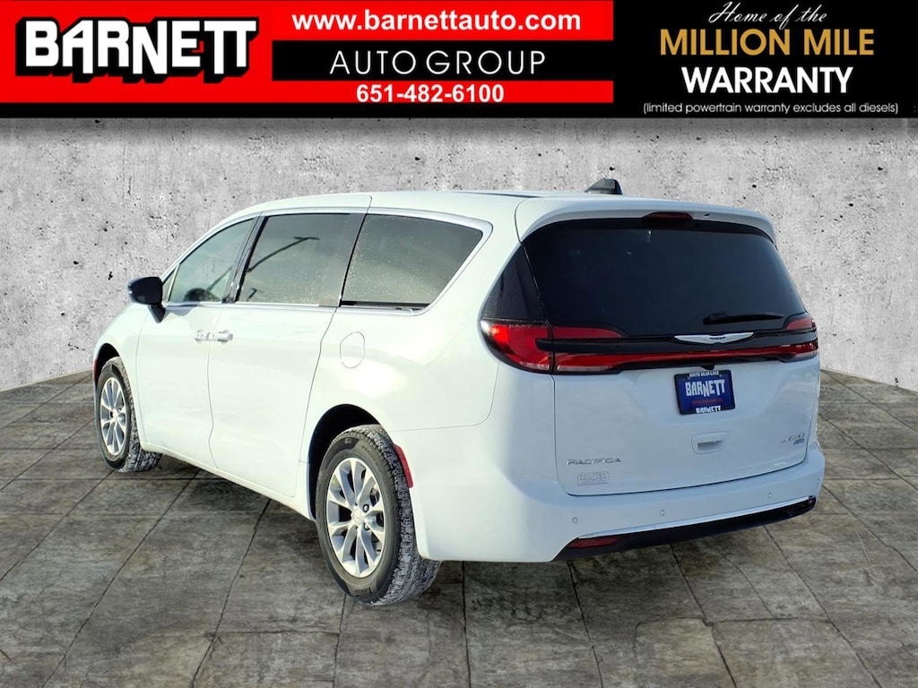 New 2026 Chrysler Pacifica LIMITED AWD Passenger Van