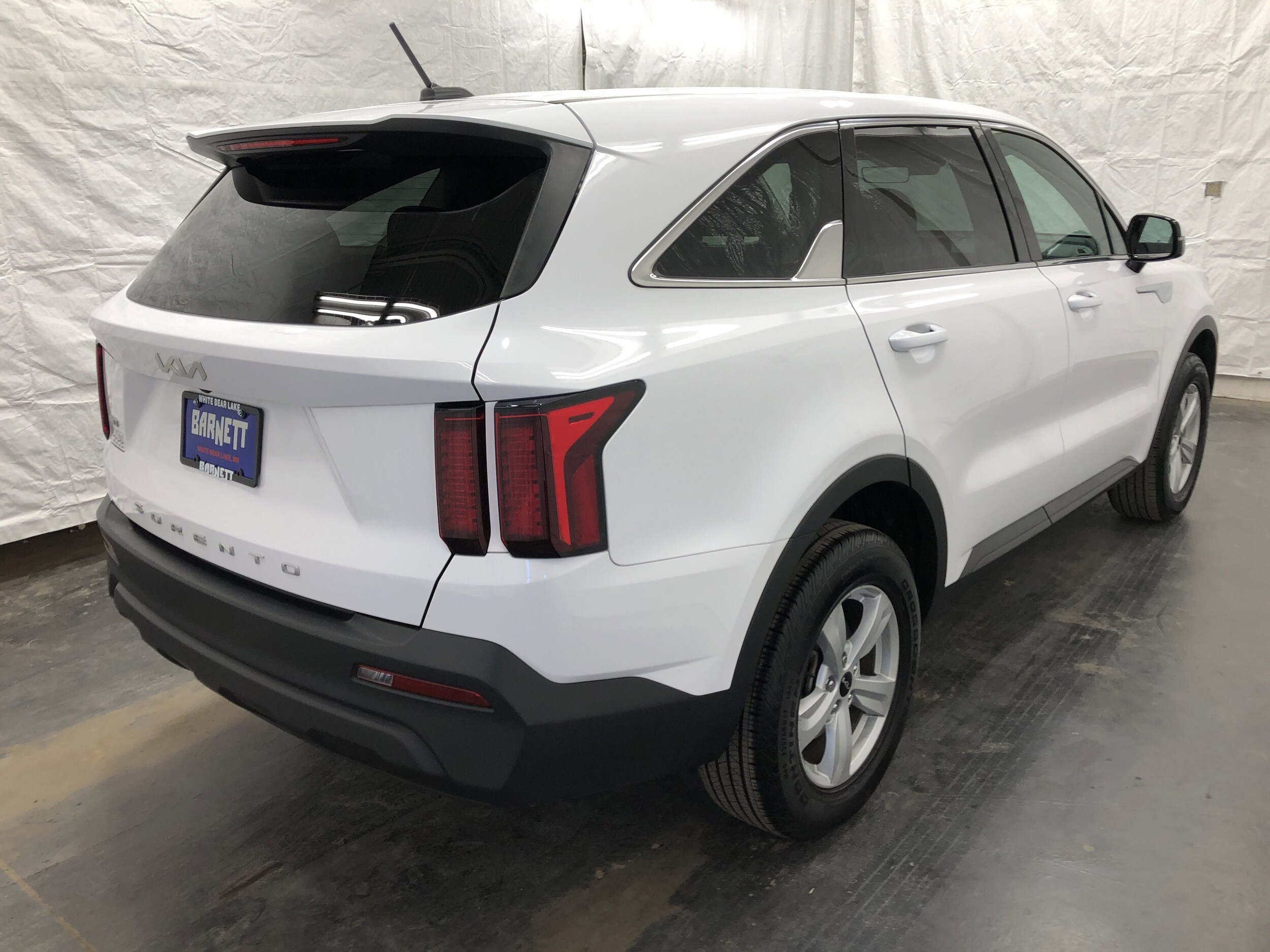 2022 Kia Sorento LX photo 2