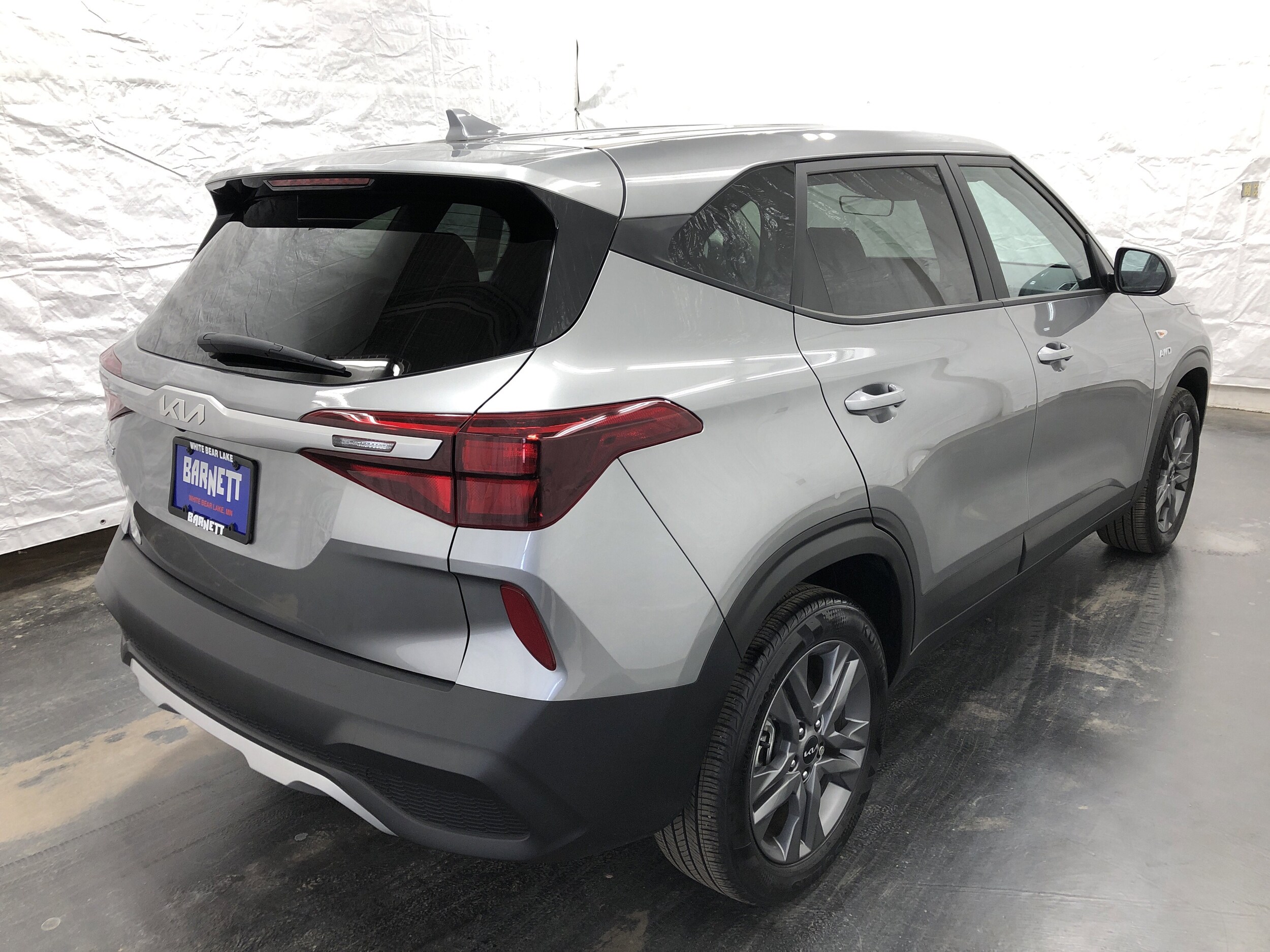 2023 Kia Seltos LX photo 2