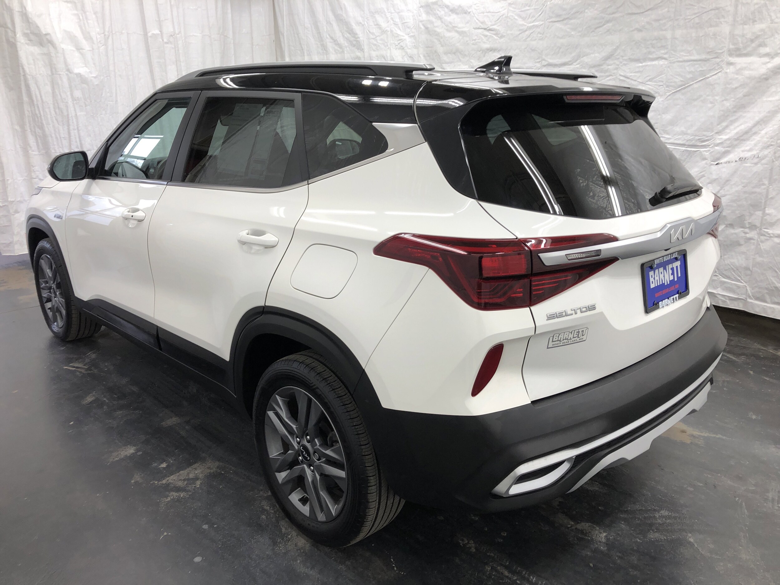 2023 Kia Seltos S photo 2