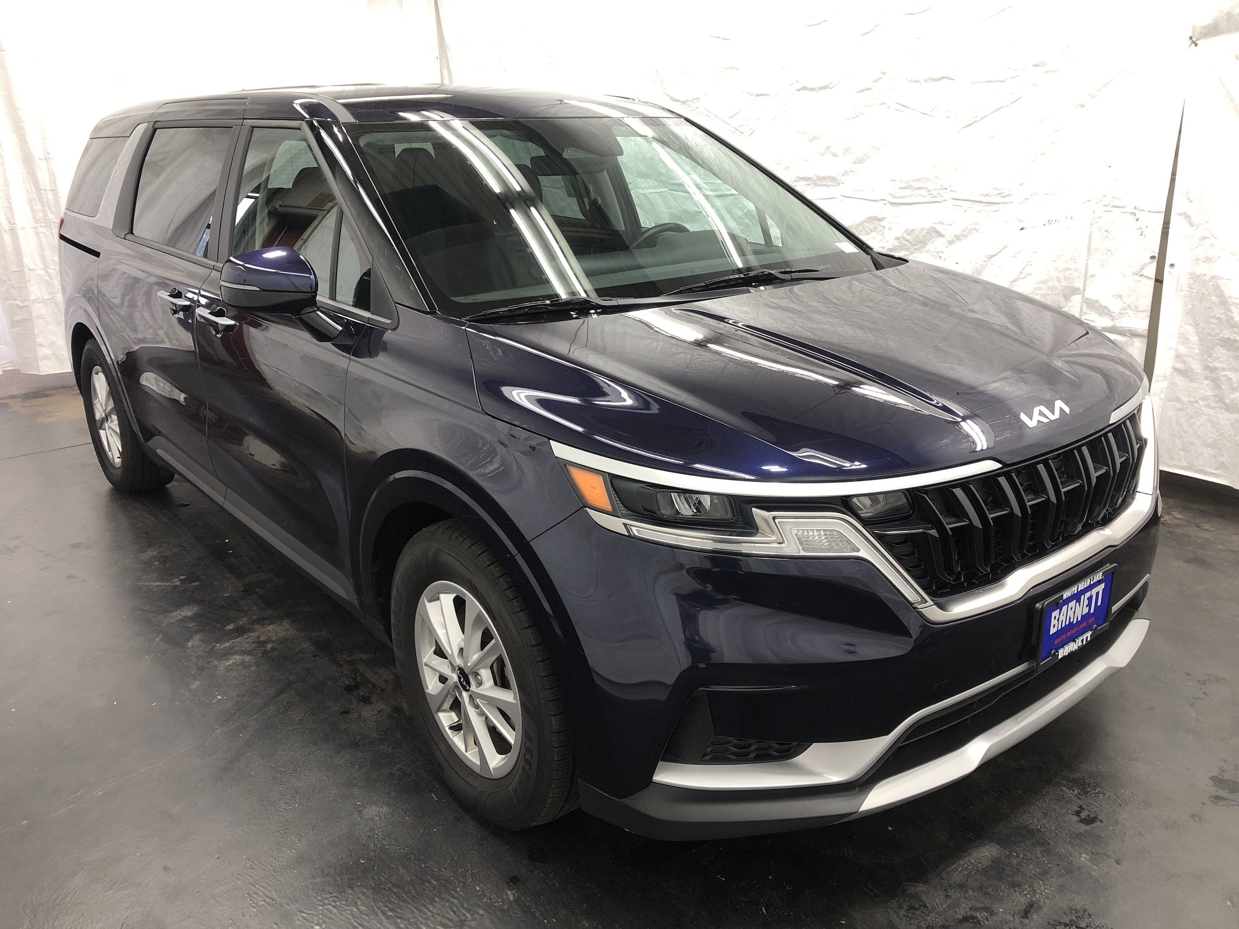 Used 2023 Kia Carnival LX with VIN KNDNB4H36P6211622 for sale in Saint Paul, Minnesota