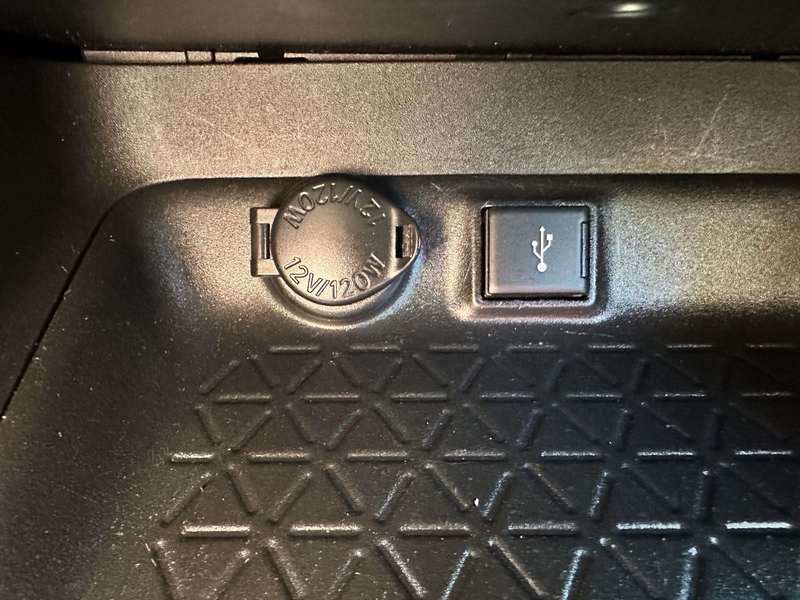 2021 Toyota RAV4 XLE - Photo 26