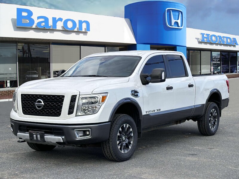 2017 Nissan Titan PRO-4X photo 2