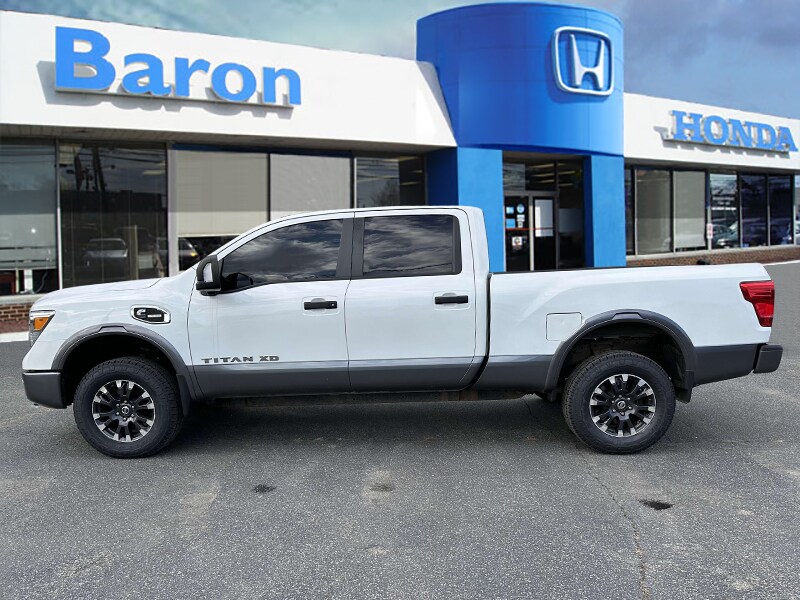 2017 Nissan Titan PRO-4X photo 3