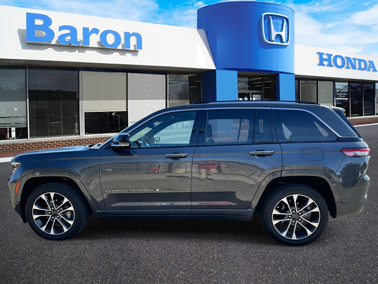 2022 Jeep Grand Cherokee Overland photo 3