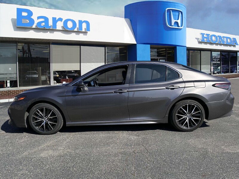 2022 Toyota Camry SE photo 3