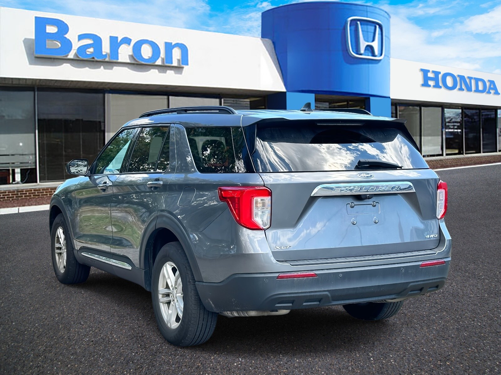 2022 Ford Explorer XLT photo 2