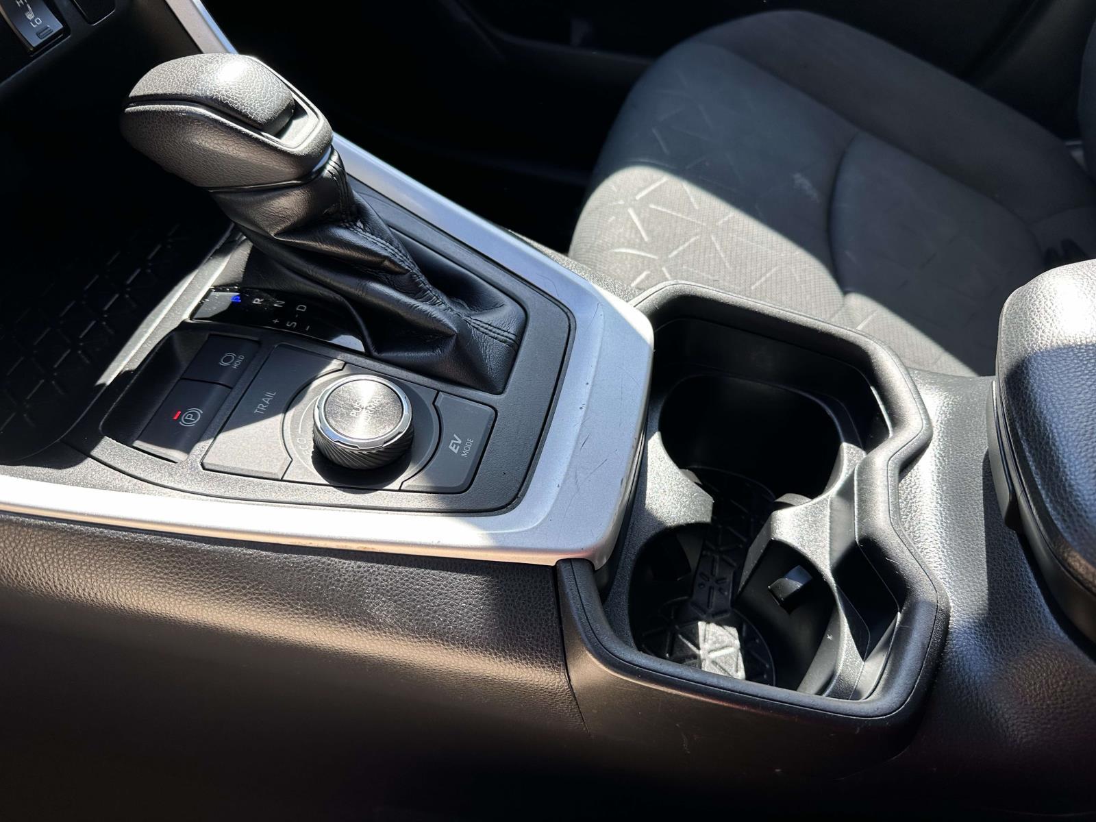 2021 Toyota RAV4 XLE - Photo 27