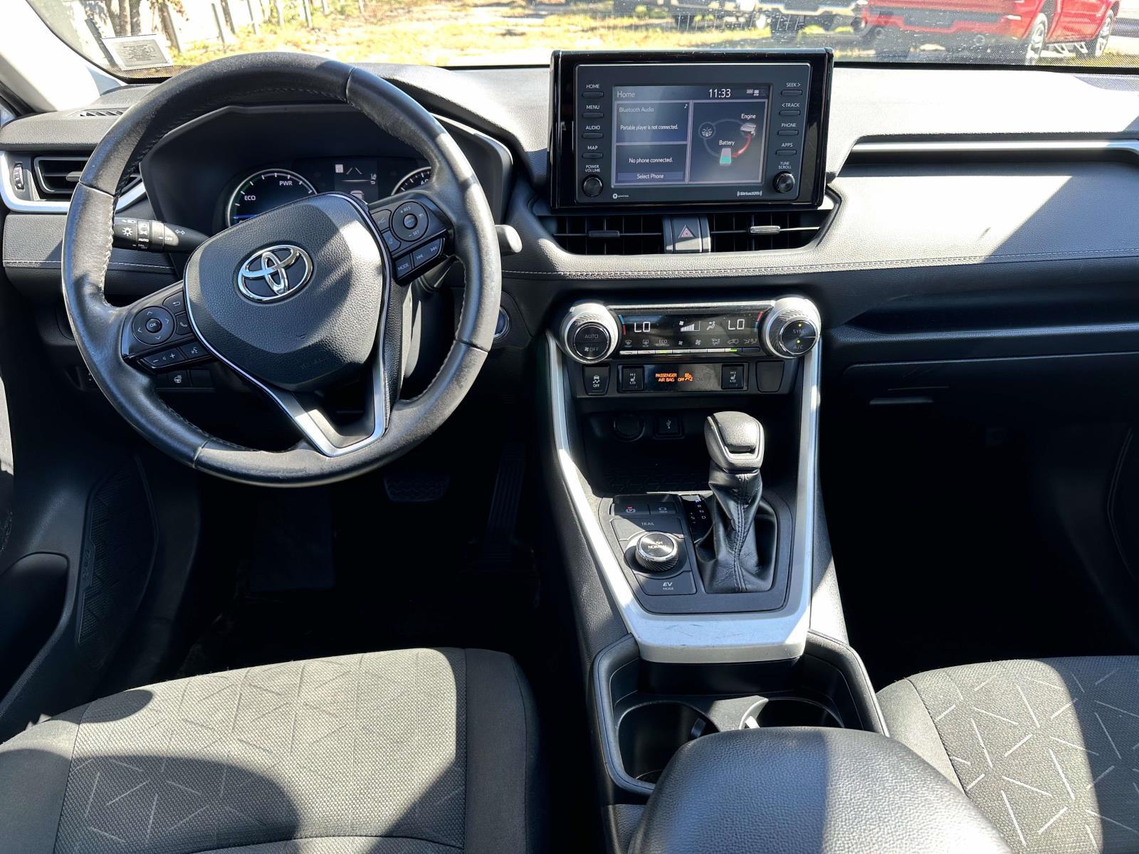 2021 Toyota RAV4 XLE - Photo 15