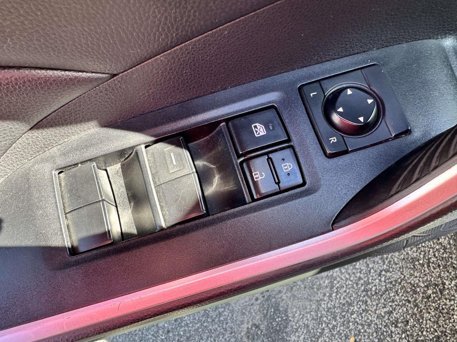 2021 Toyota RAV4 XLE - Photo 9